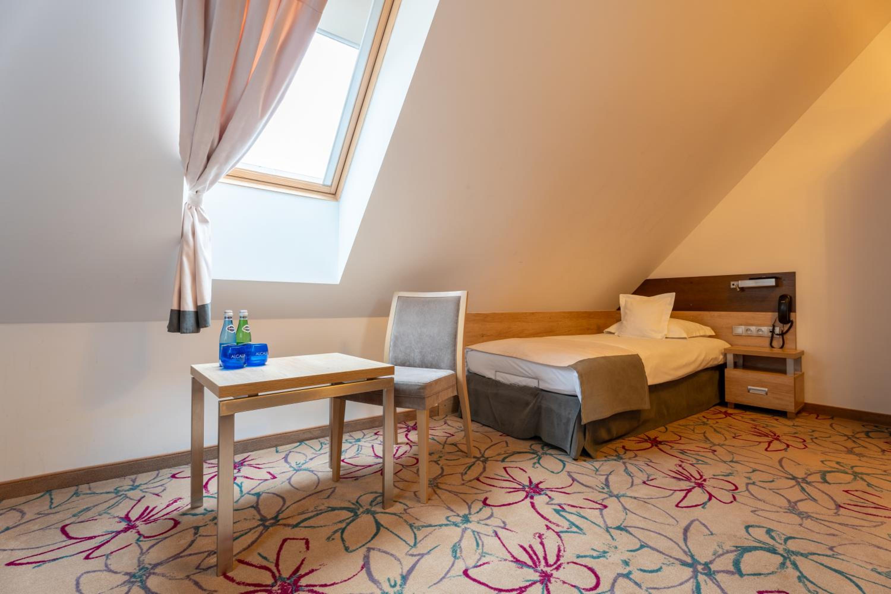 Single Room photo 3