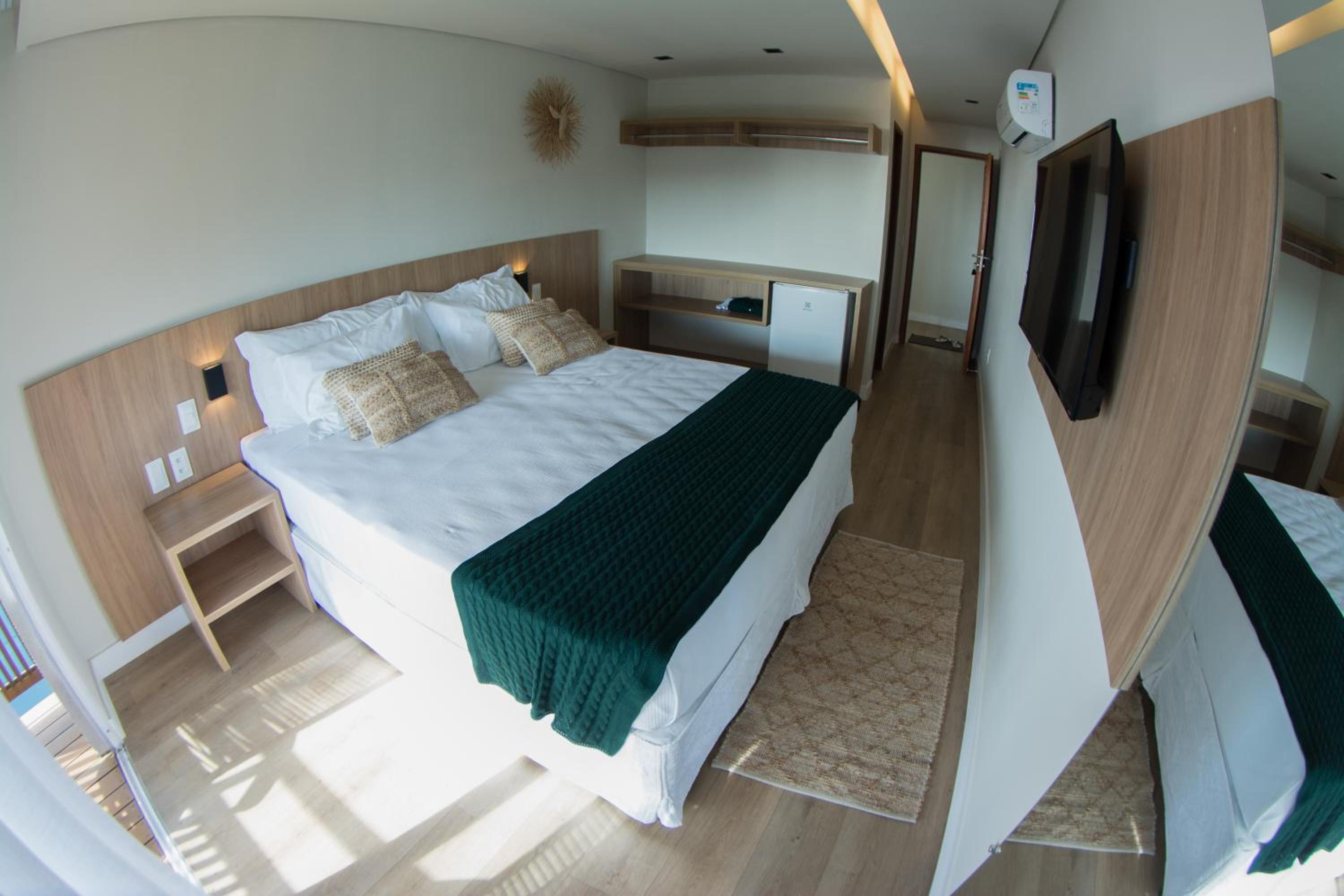 Deluxe Double Room with Balcony and Sea View photo 2
