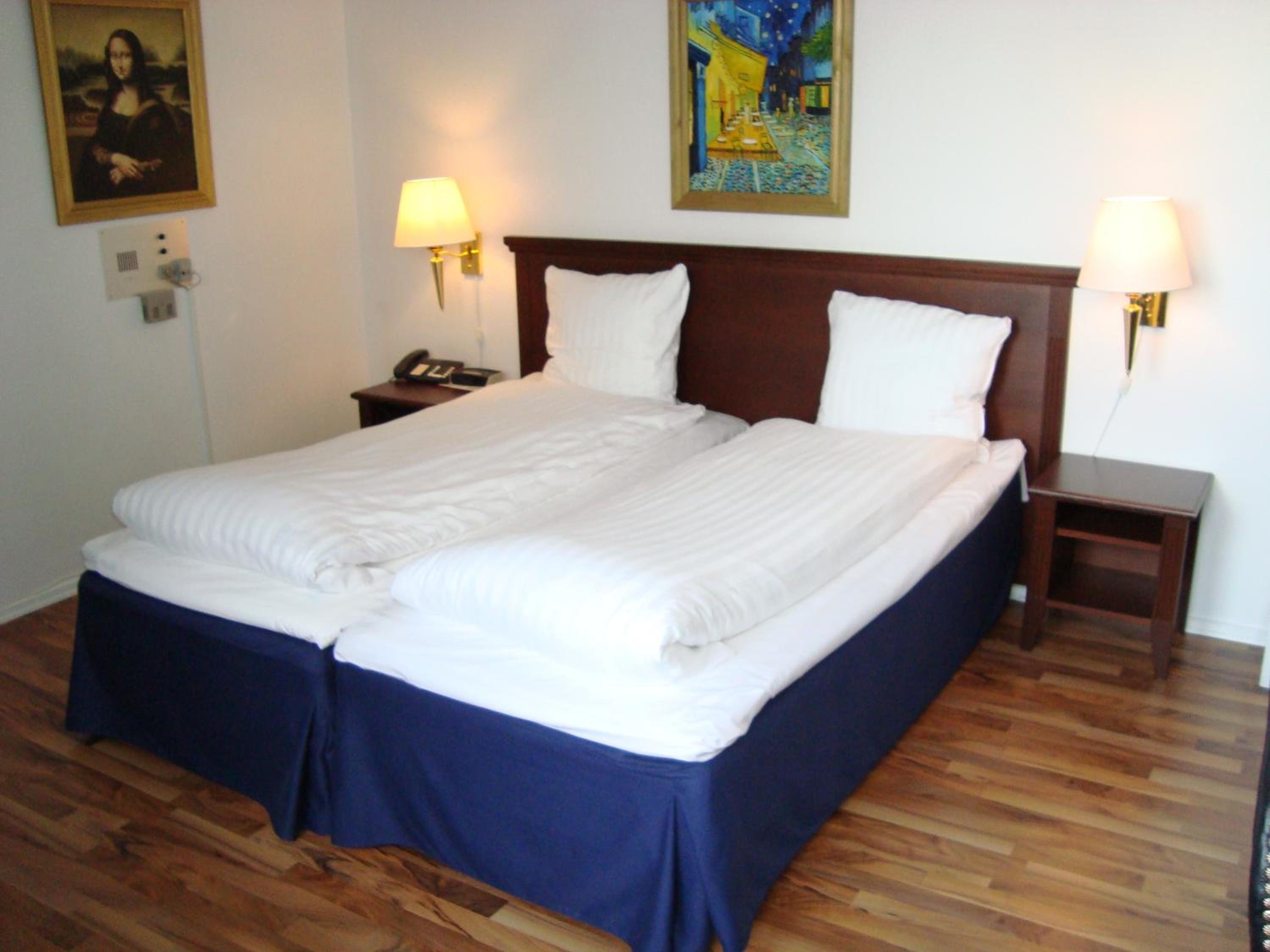 Double Room - Photo 7