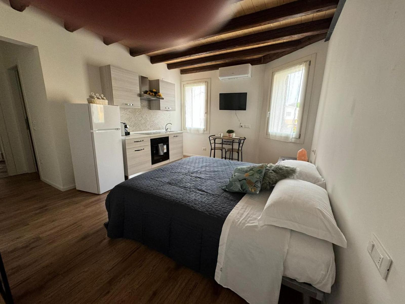 Studio Apartment photo 1