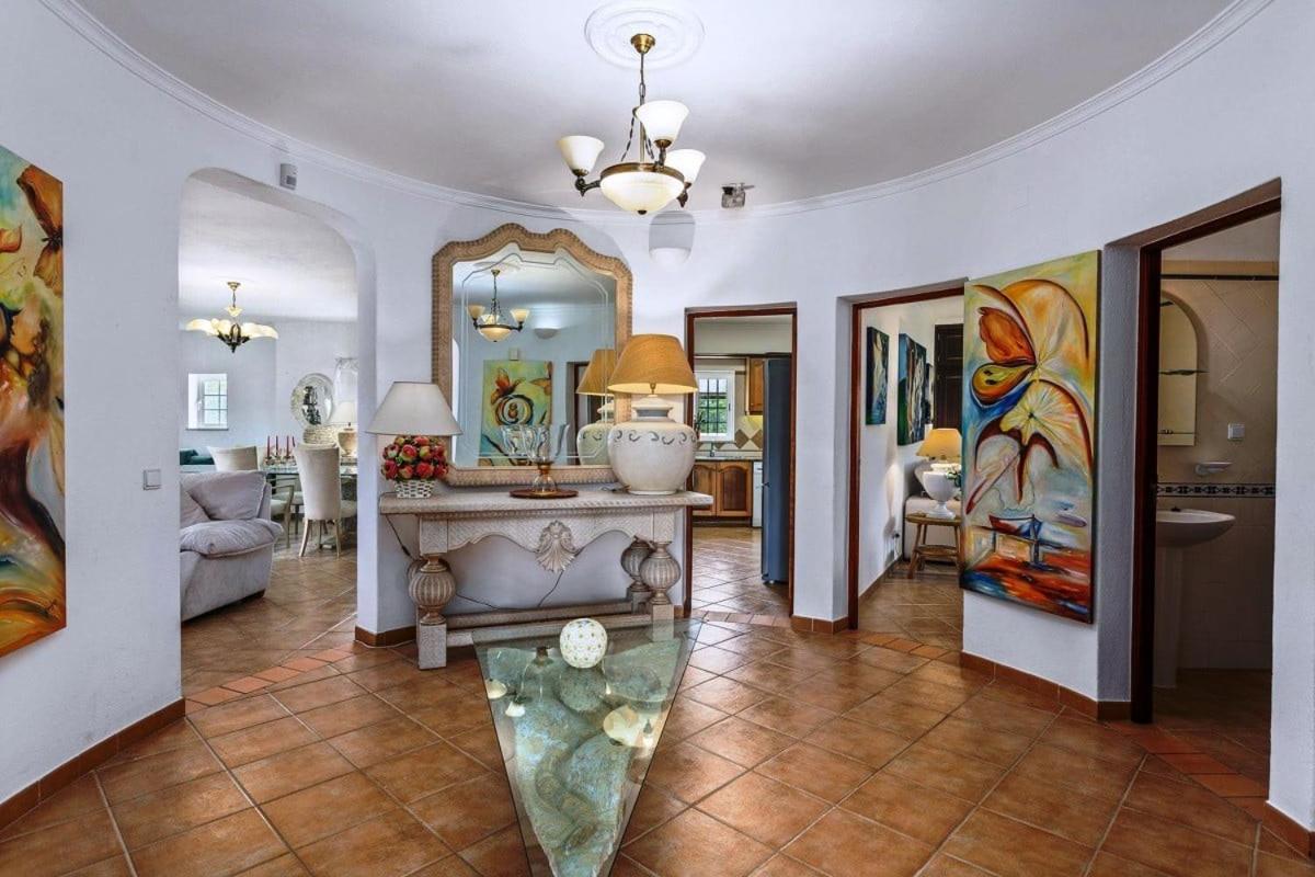 Five-Bedroom Villa photo 1