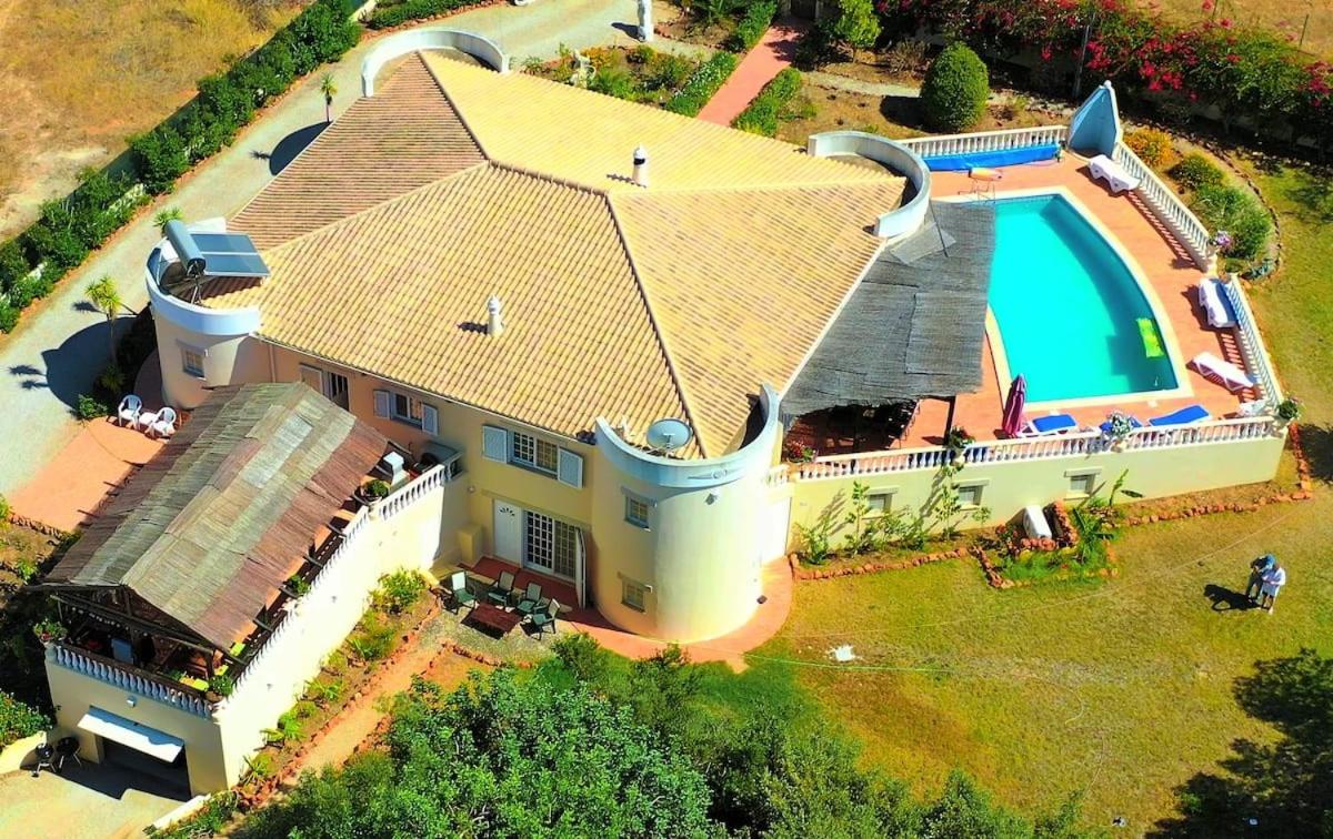 Five-Bedroom Villa photo 2