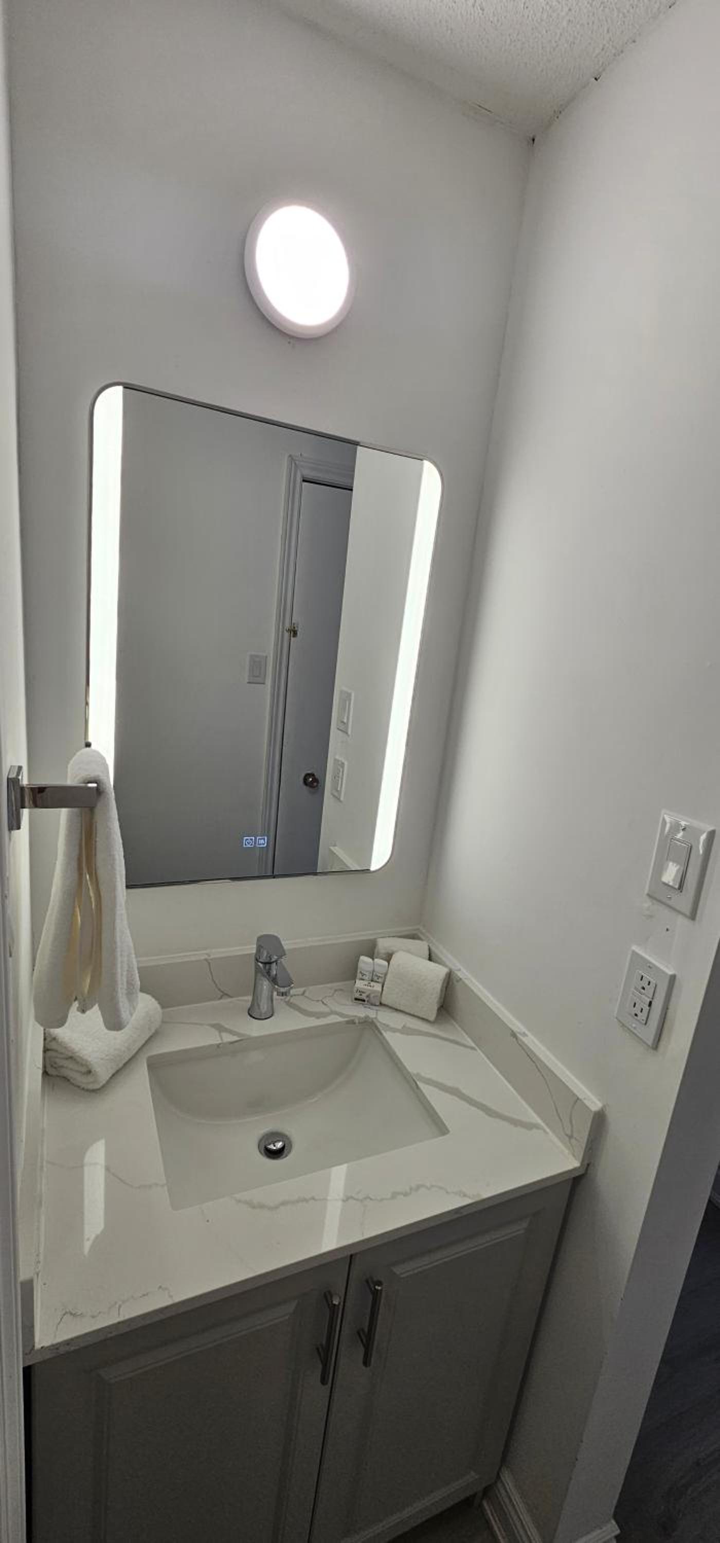Deluxe Double Room with Two Double Beds - Non-Smoking - Photo 2