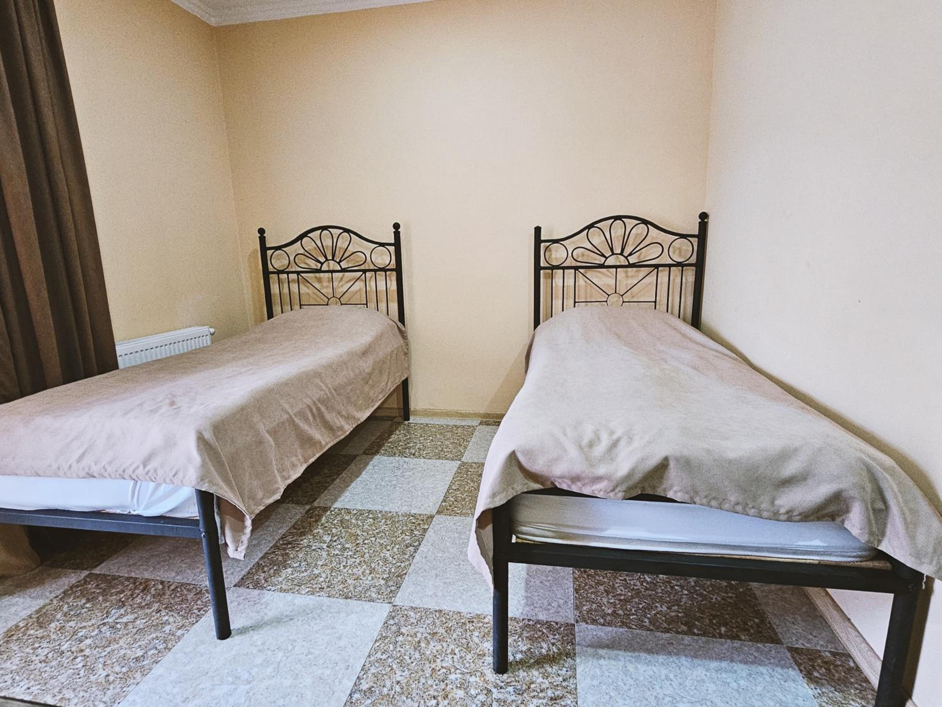 Twin Room with Private Bathroom photo 1