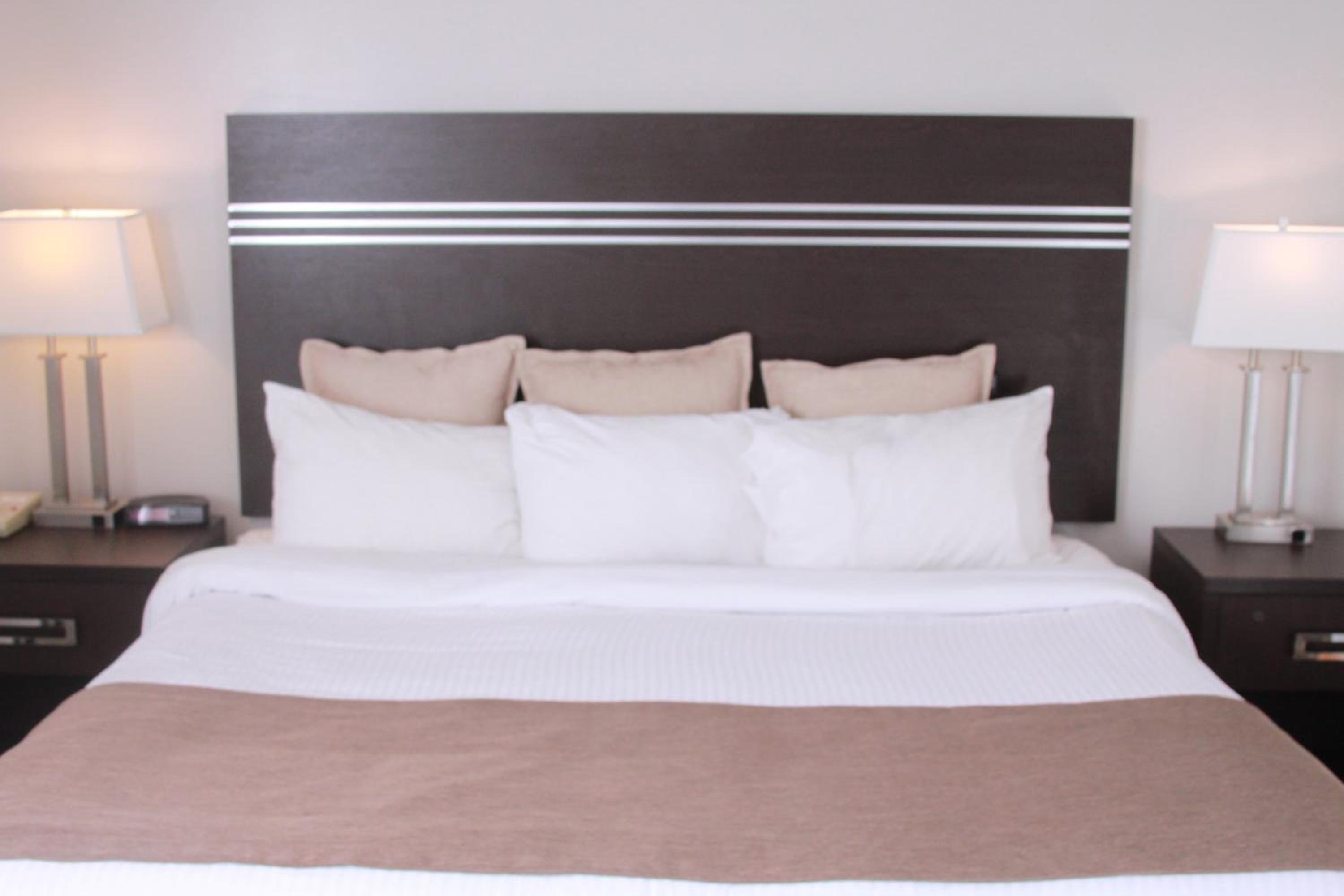 Queen Room with Two Queen Beds - Non-Smoking - Photo 1