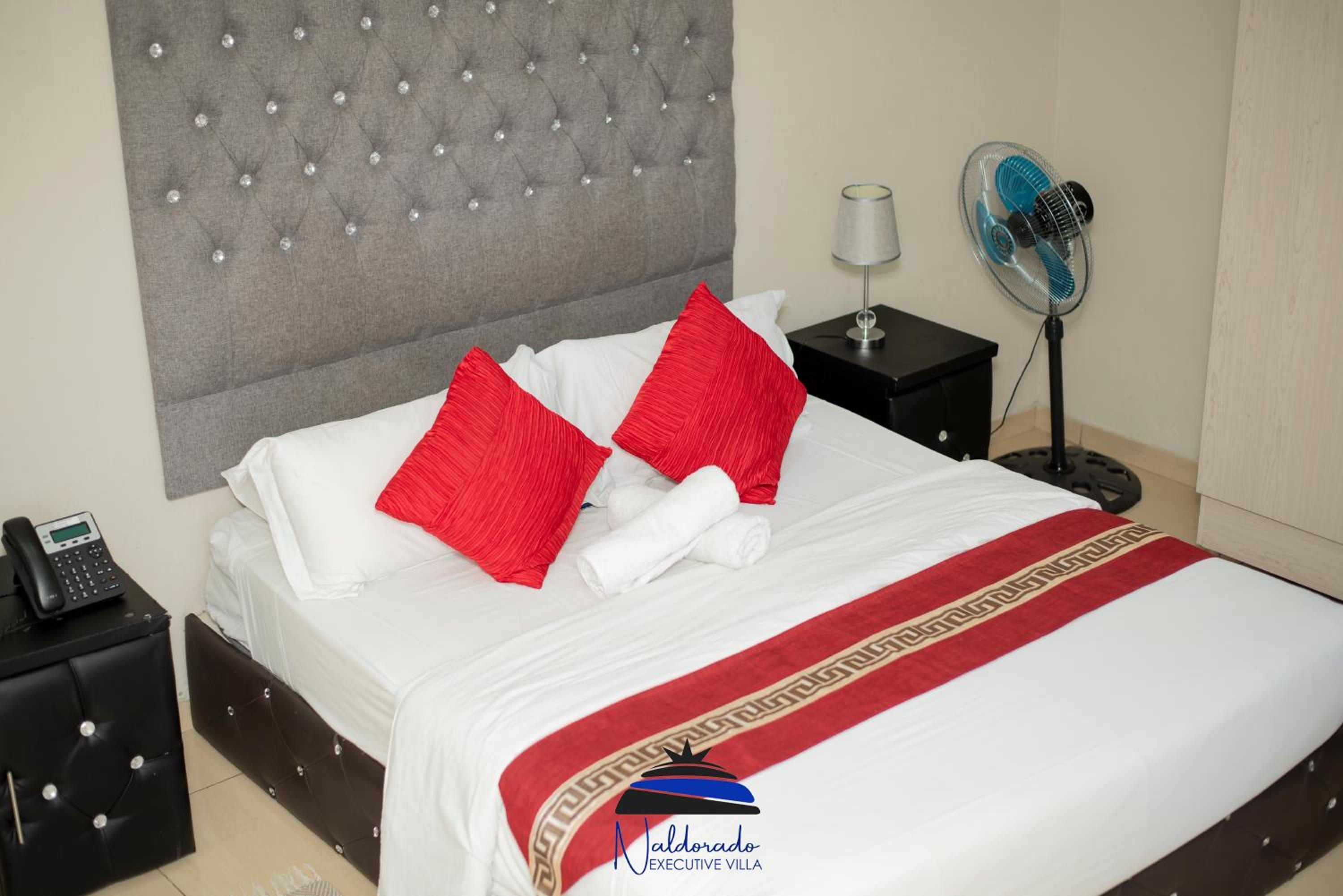 Queen Suite - Photo 1