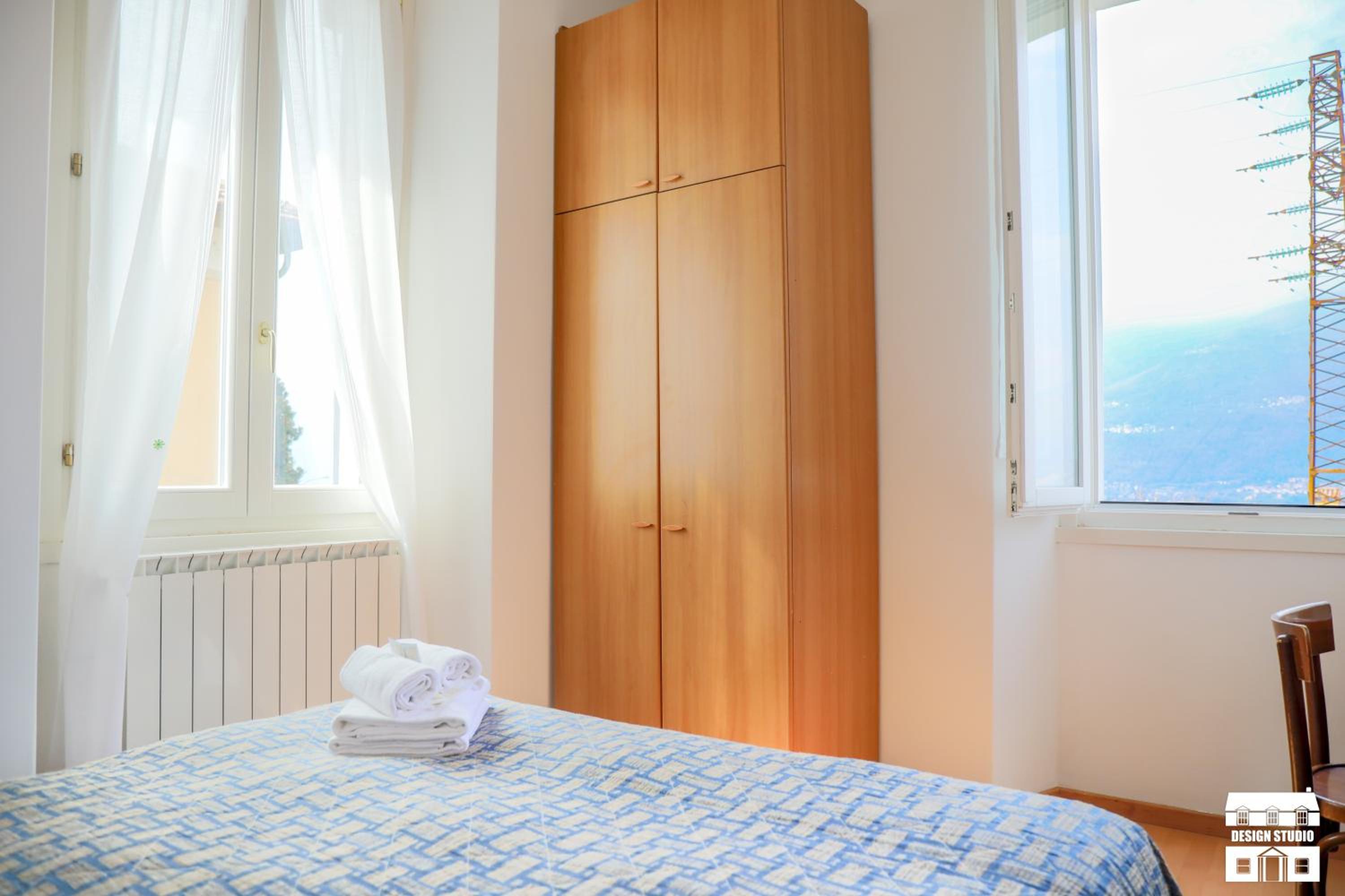 Apartment with Lake View - Photo 17