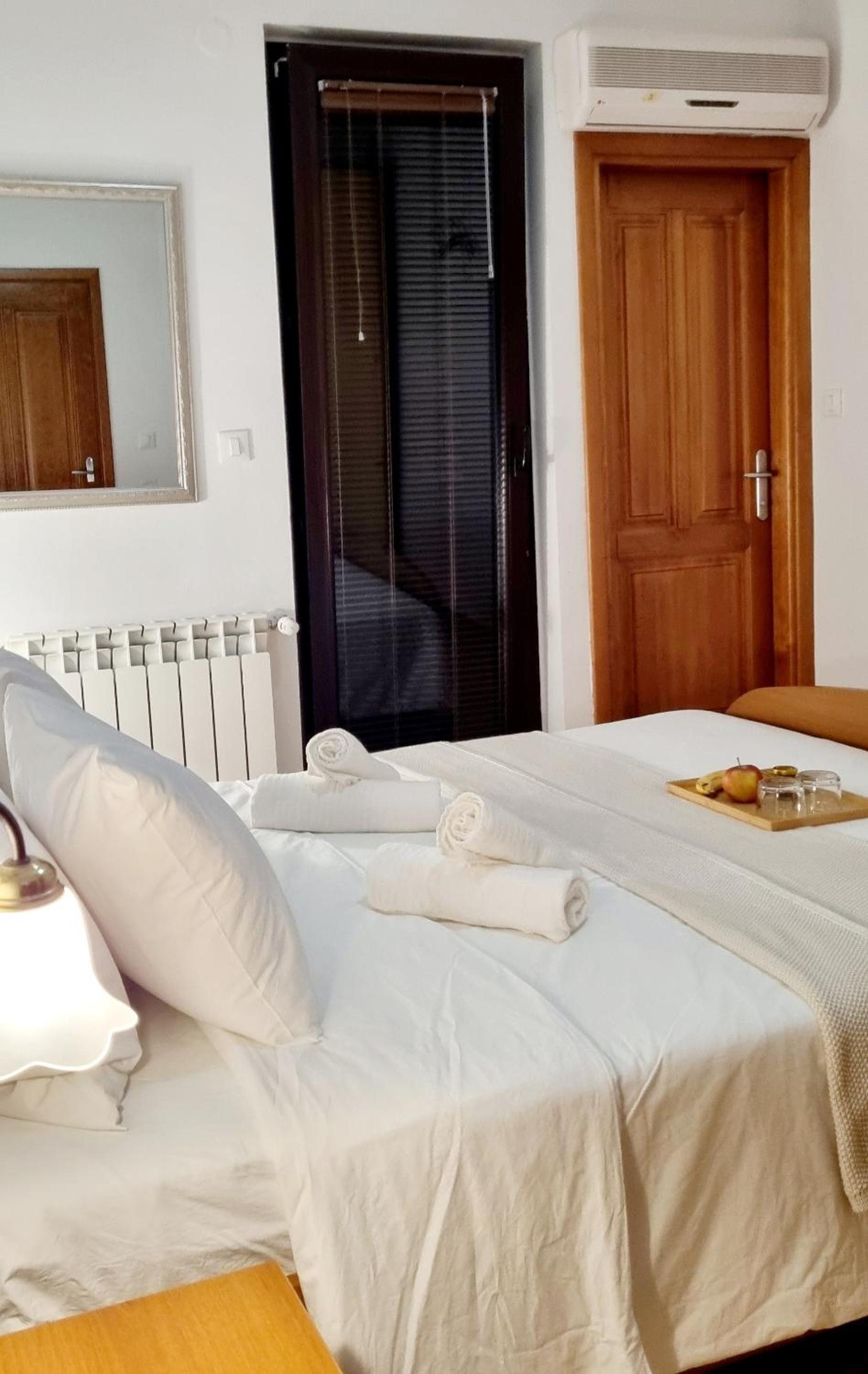 Double Room with Private Bathroom photo 3