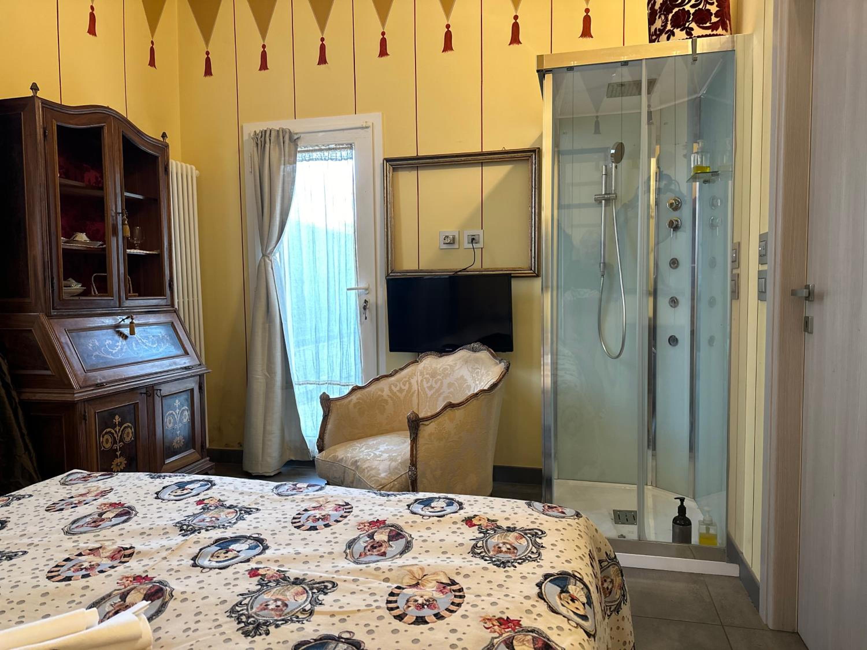 Double or Twin Room with Shower