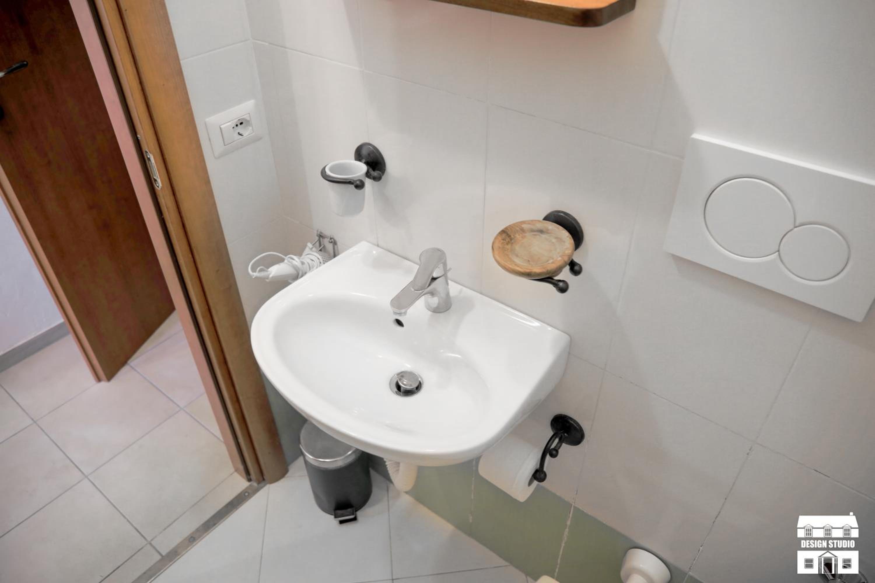 Small Double Room - Photo 10