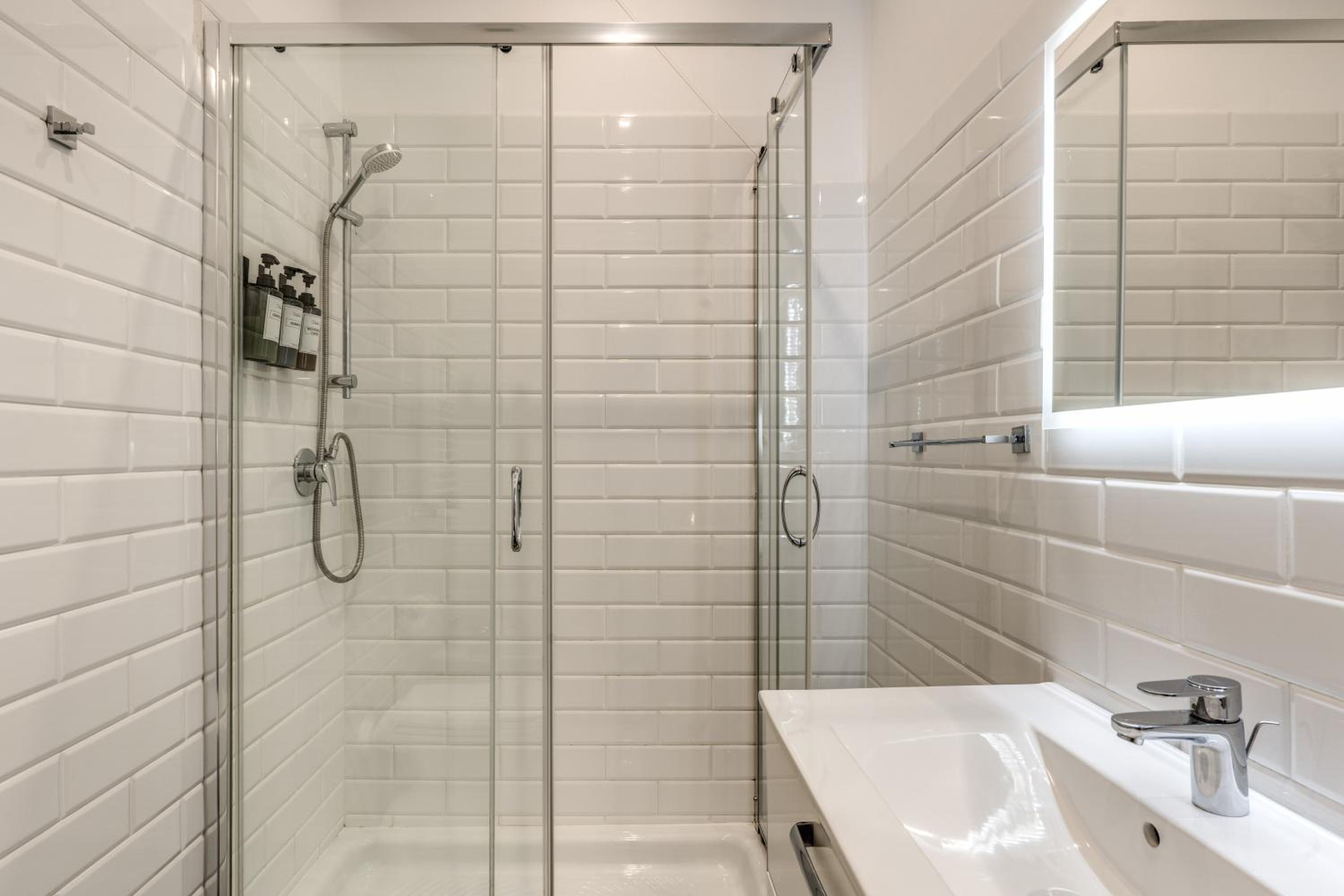 Deluxe Double or Twin Room with Spa Bath photo 2