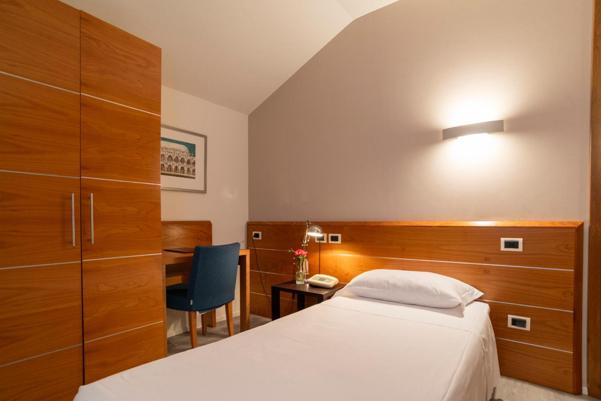 Small Single Room photo 1