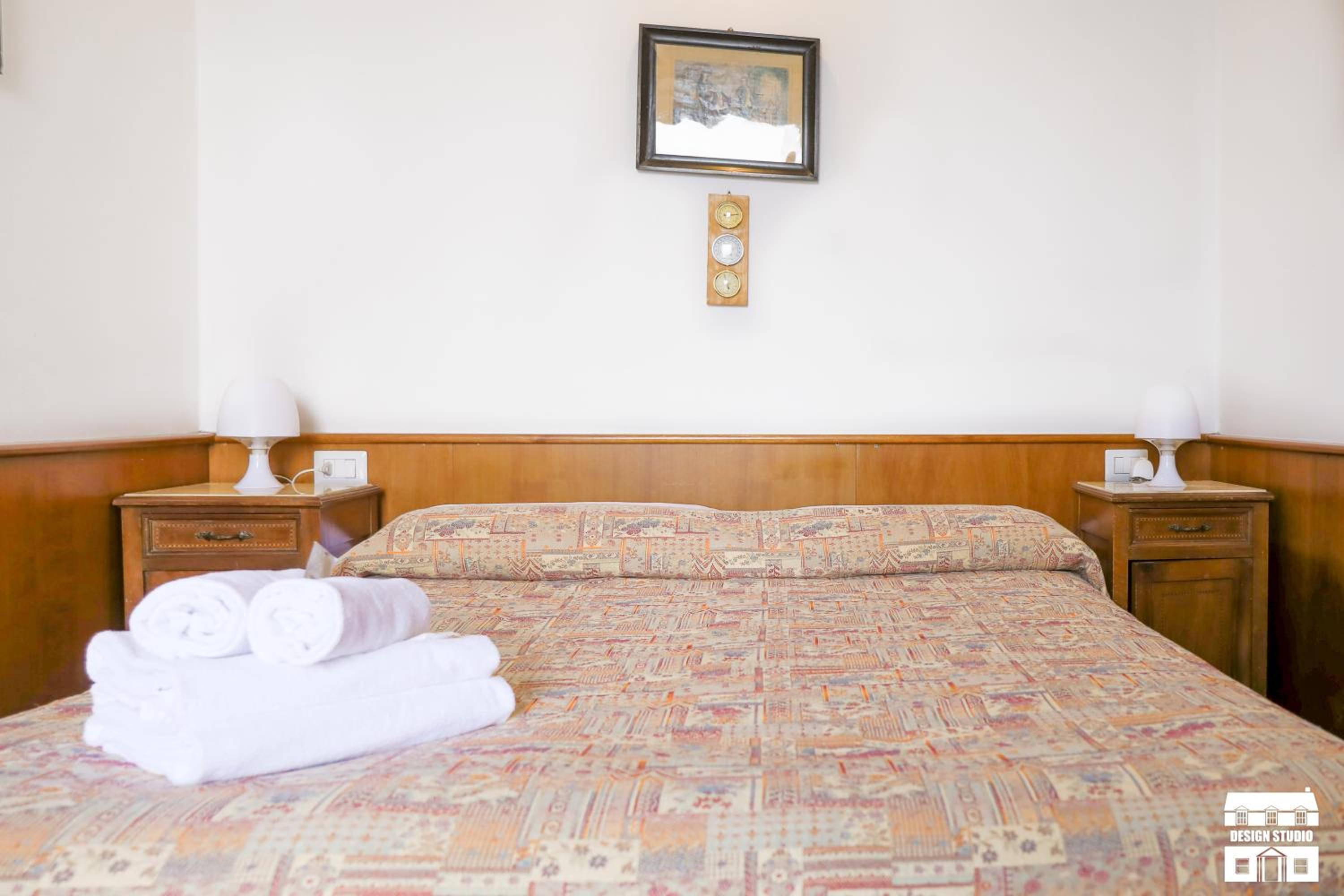 Deluxe Queen Room - Photo 1