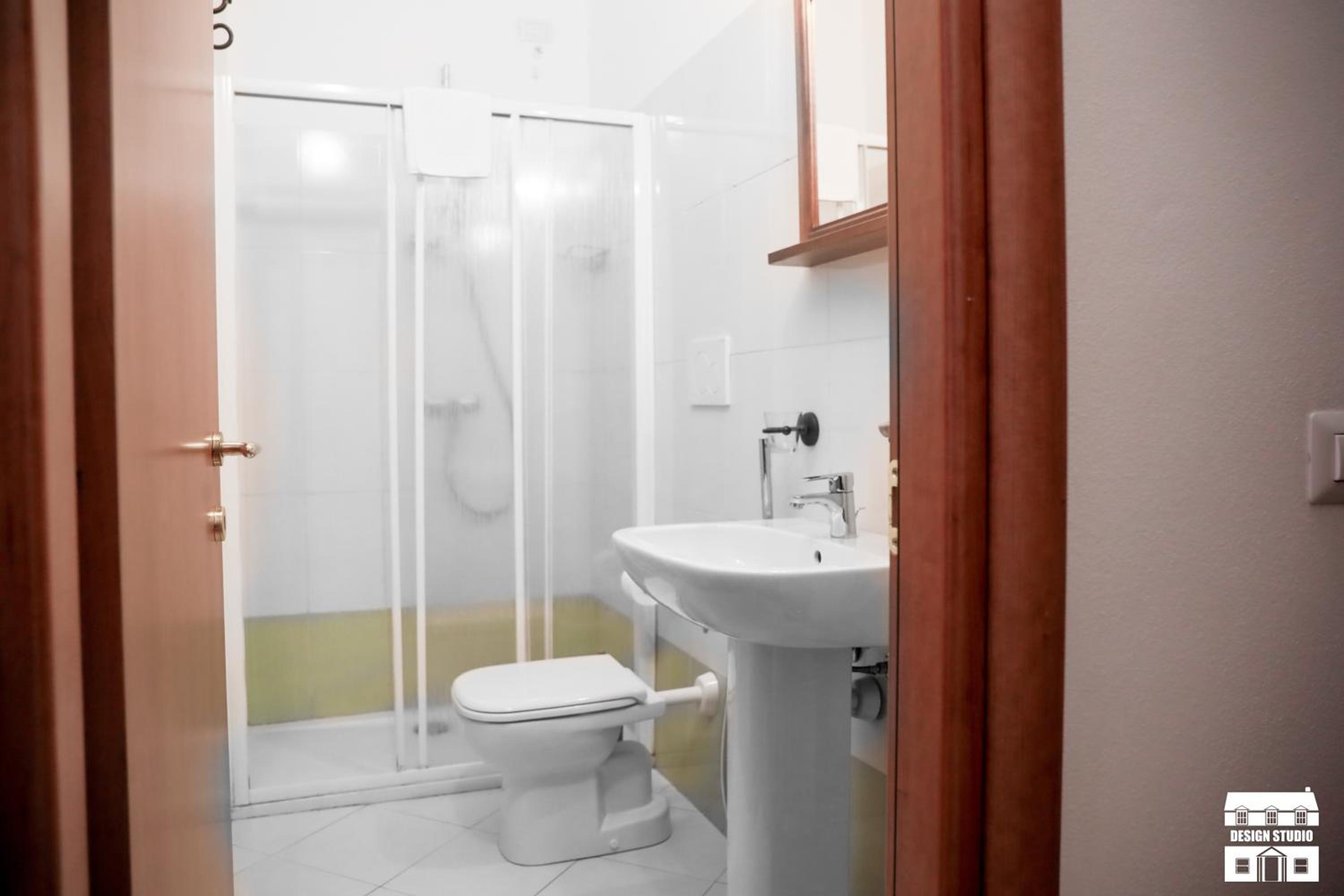 Deluxe Queen Room - Photo 10