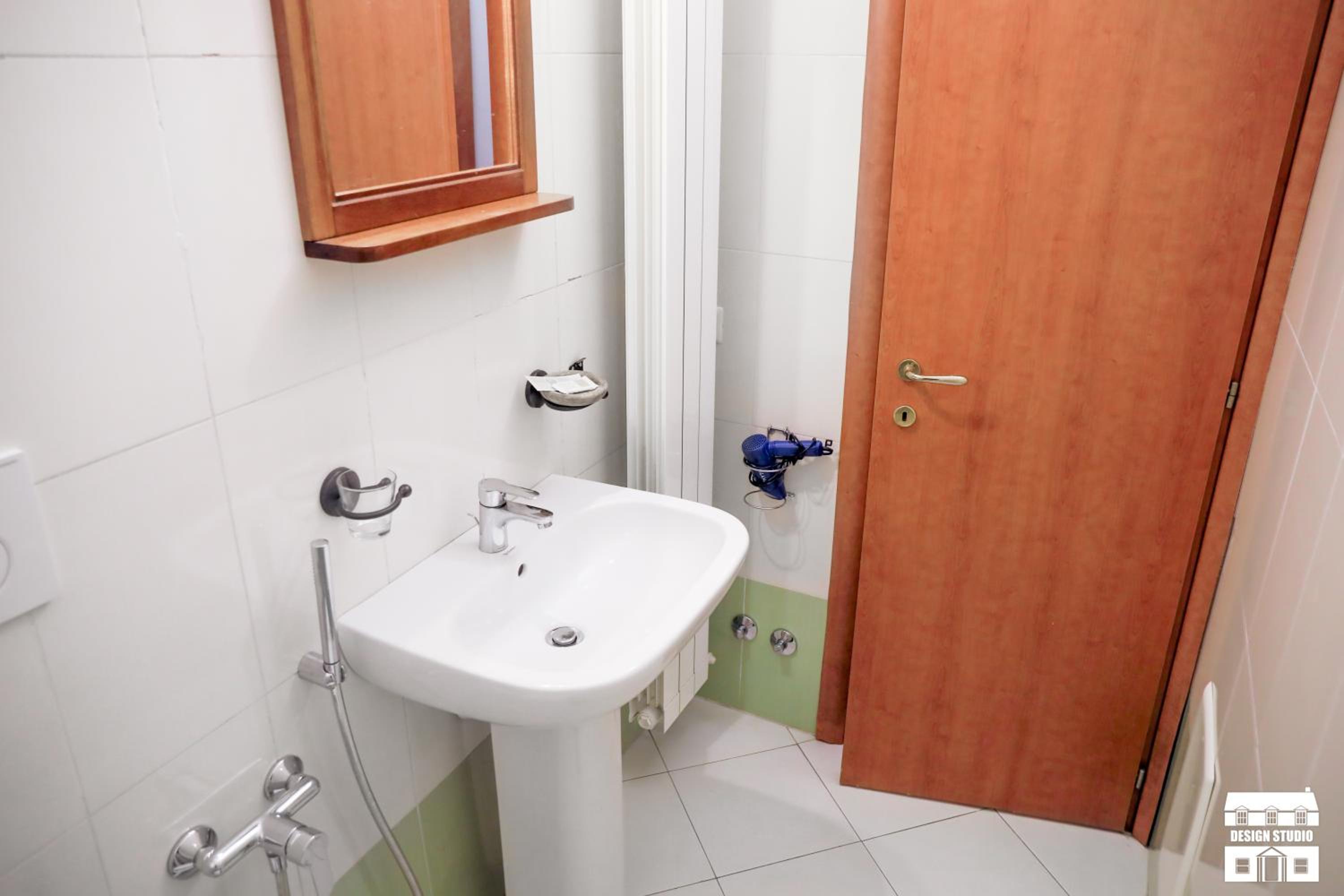 Deluxe Queen Room - Photo 8