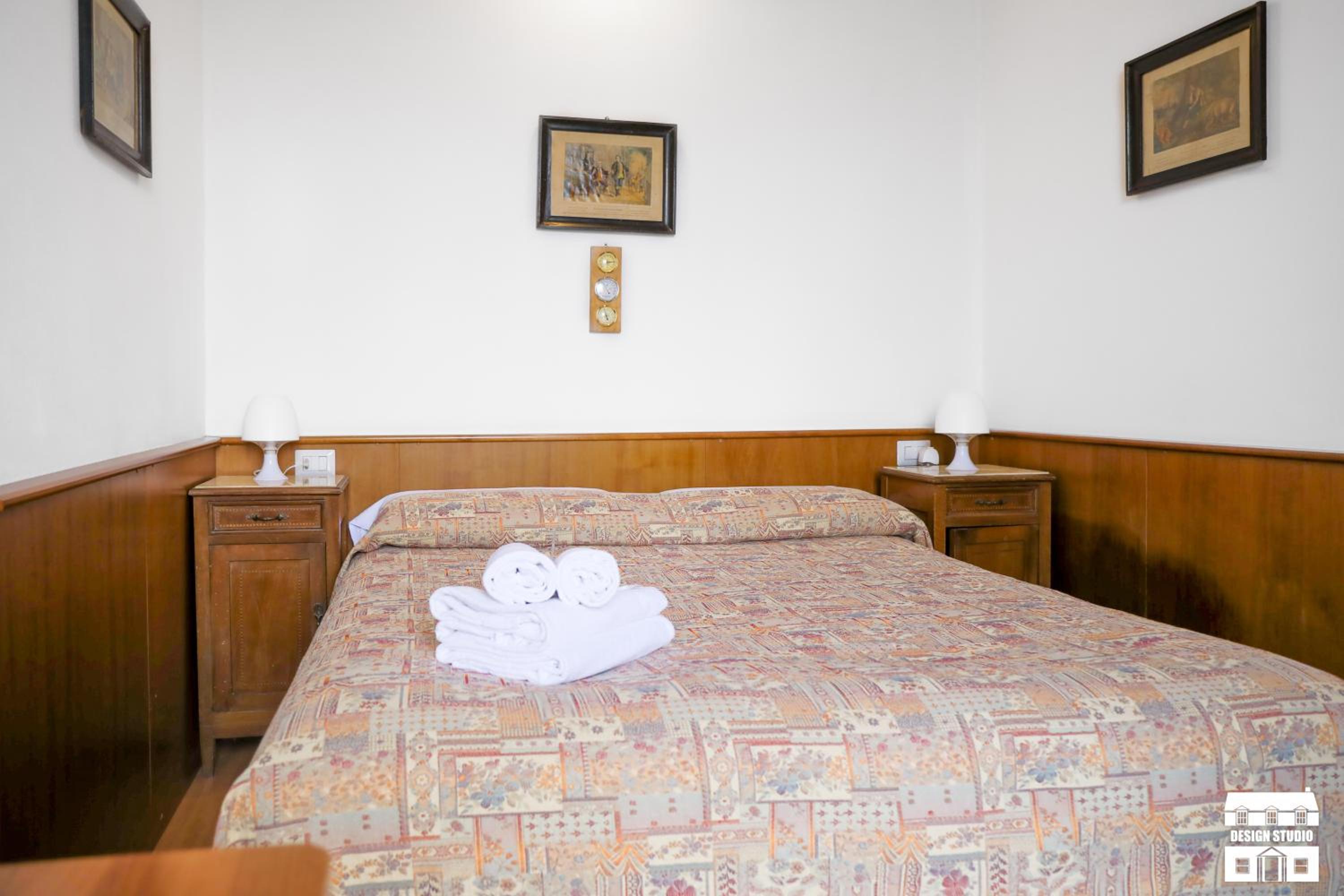 Deluxe Queen Room - Photo 7
