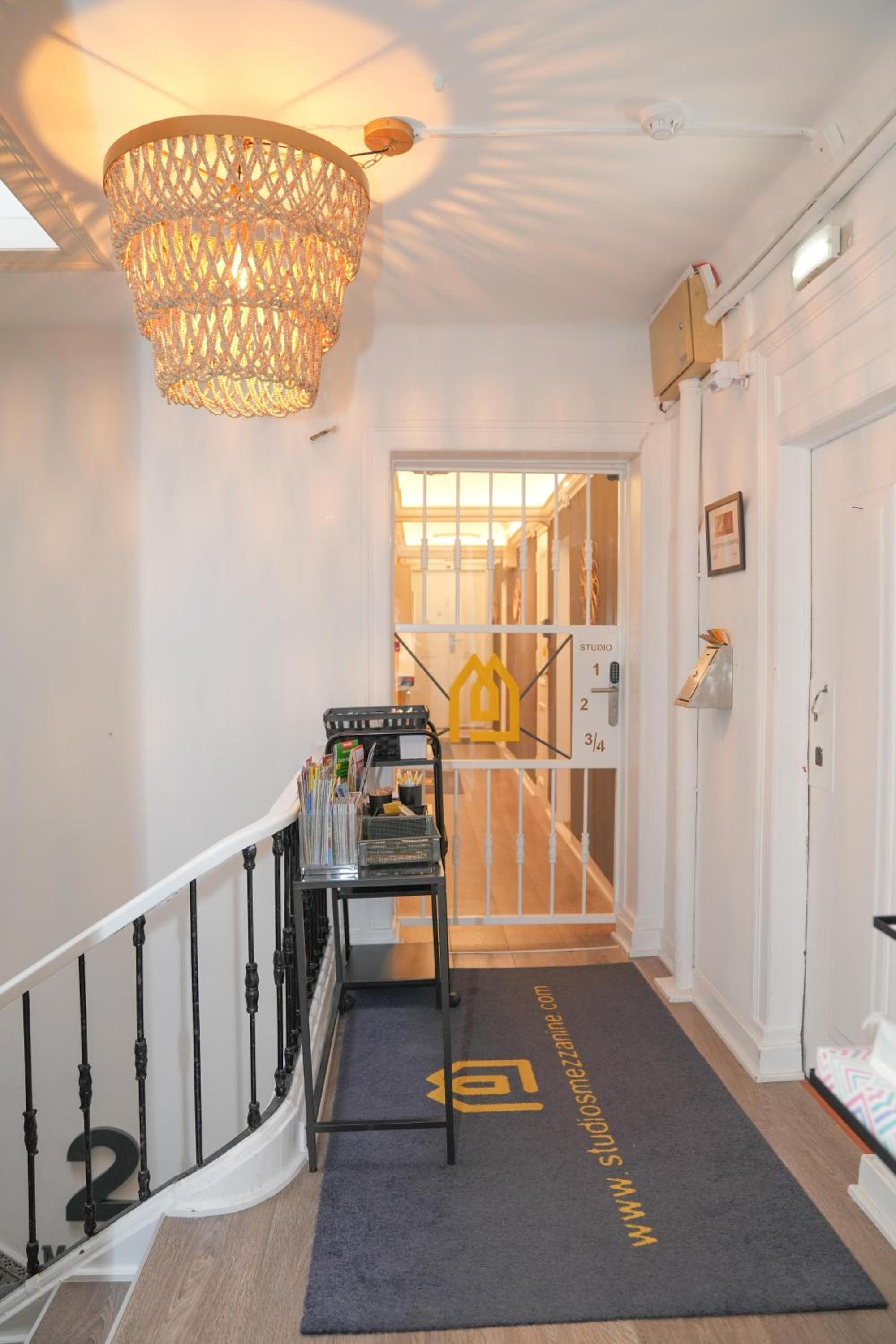Deluxe Studio with Mezzanine - Photo 29