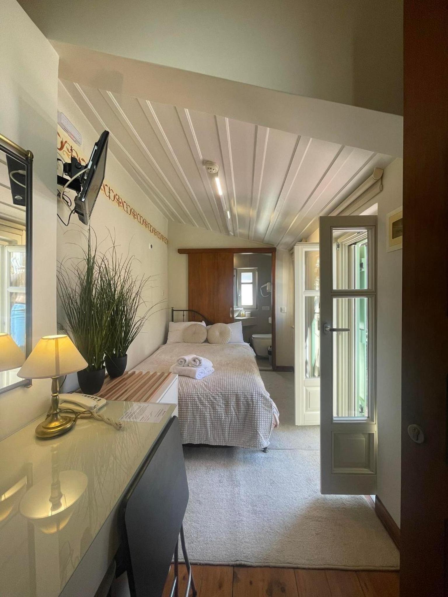 Petite double room attic - Photo 2