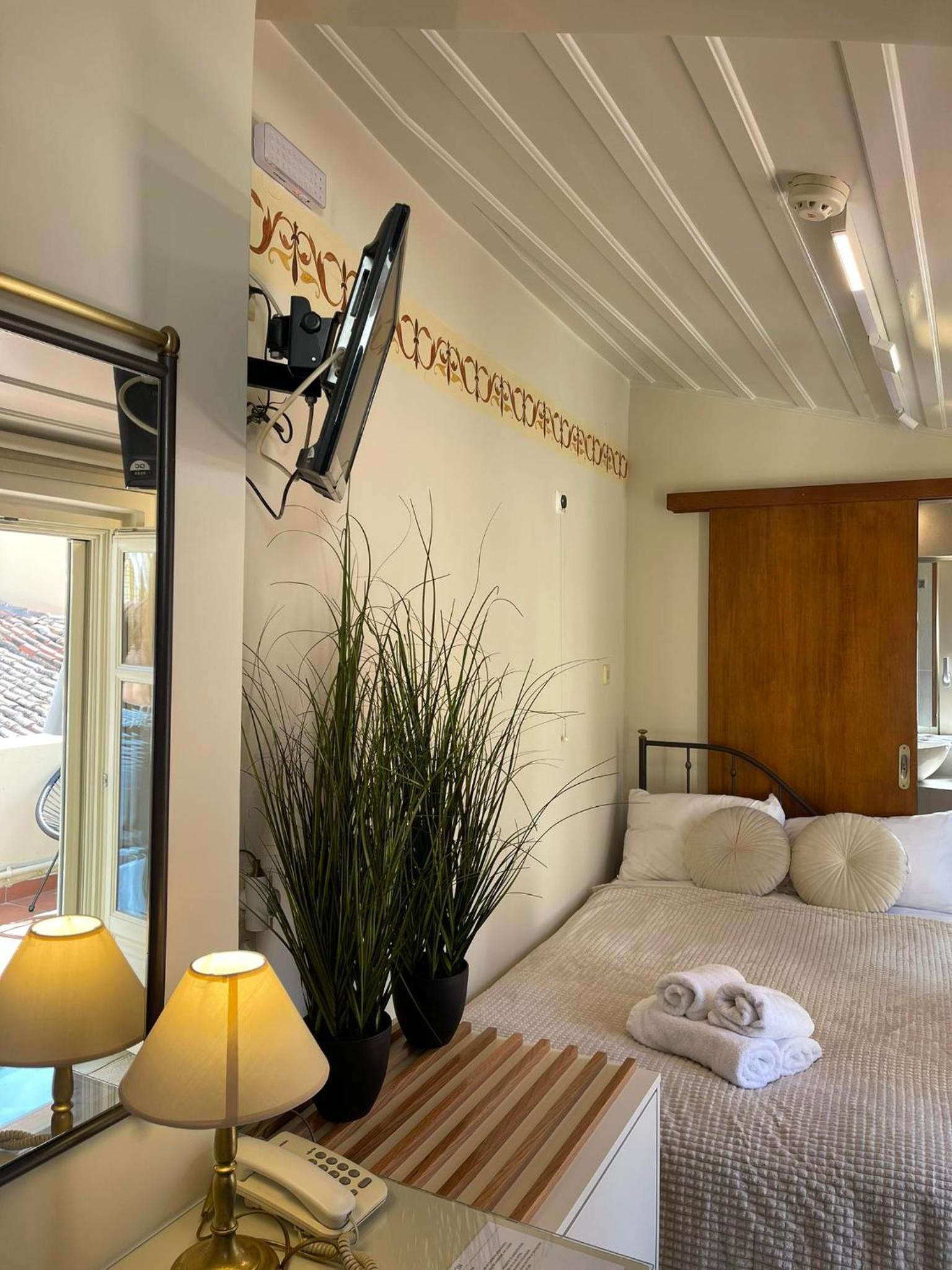 Petite double room attic - Photo 8