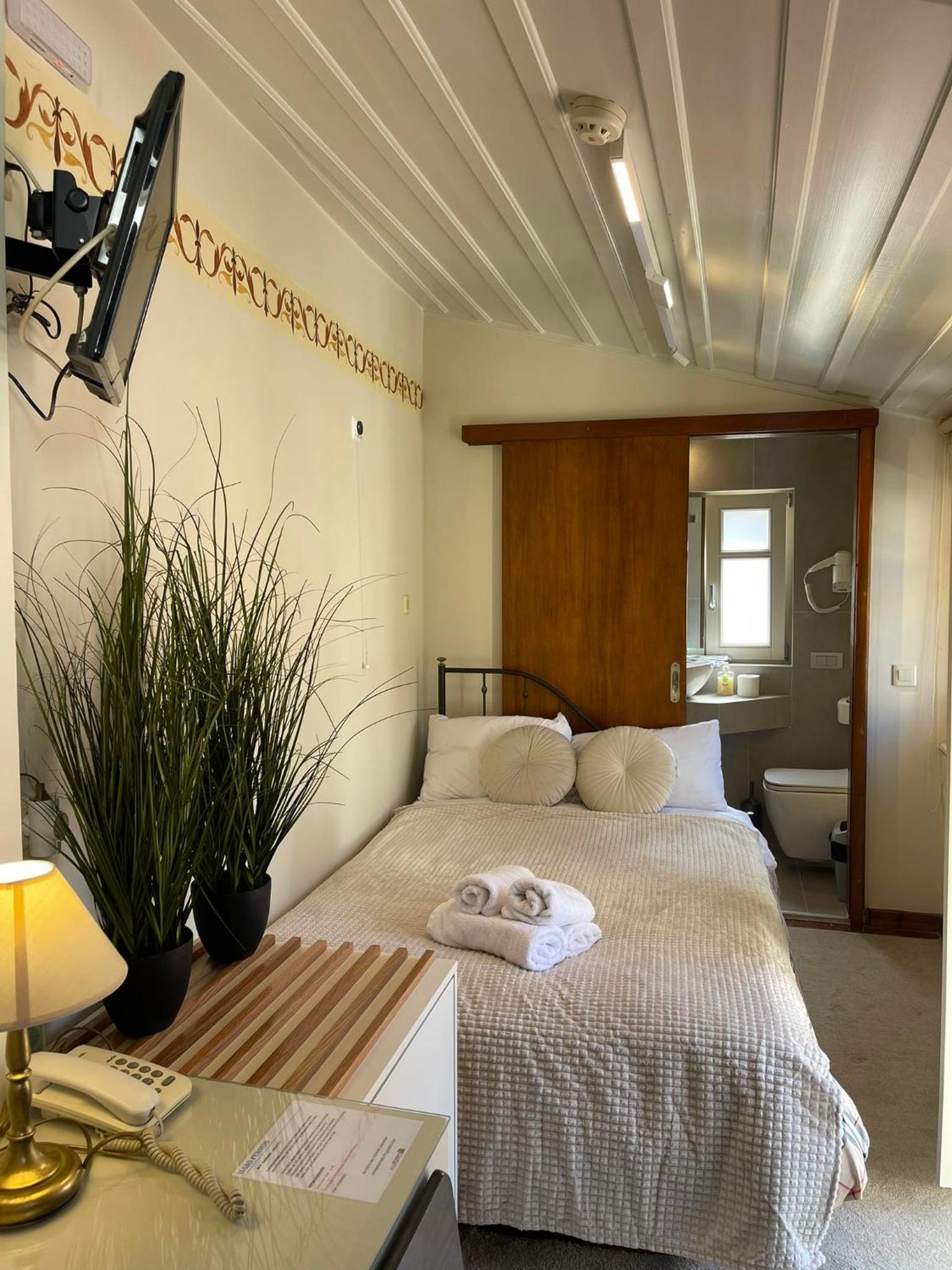 Petite double room attic - Photo 7