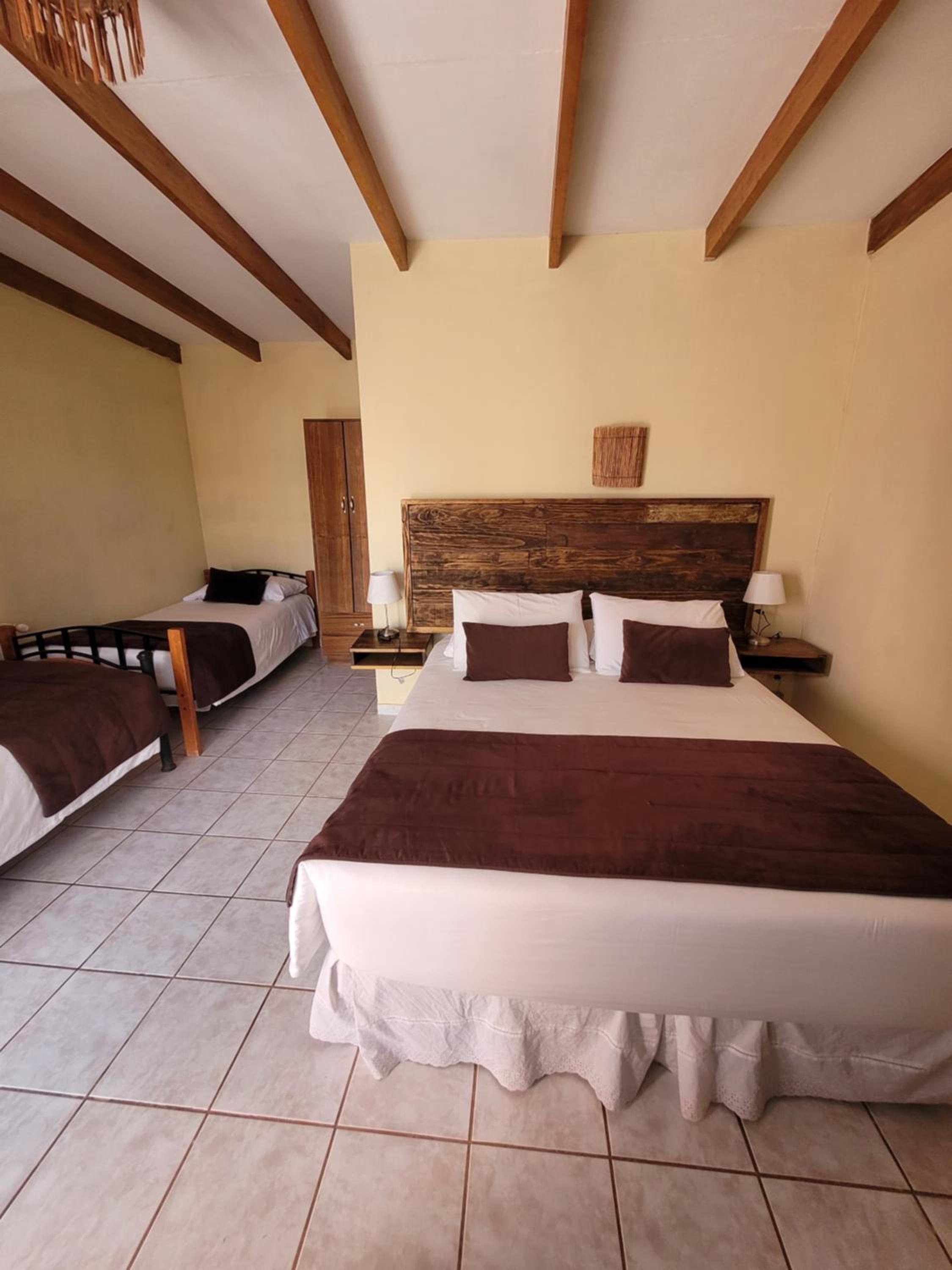 Quadruple Room with Private Bathroom photo 1