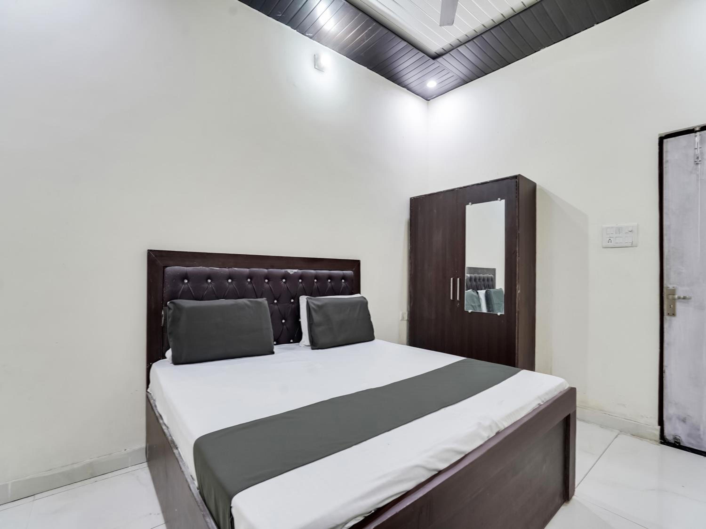 Standard Double Room photo 3