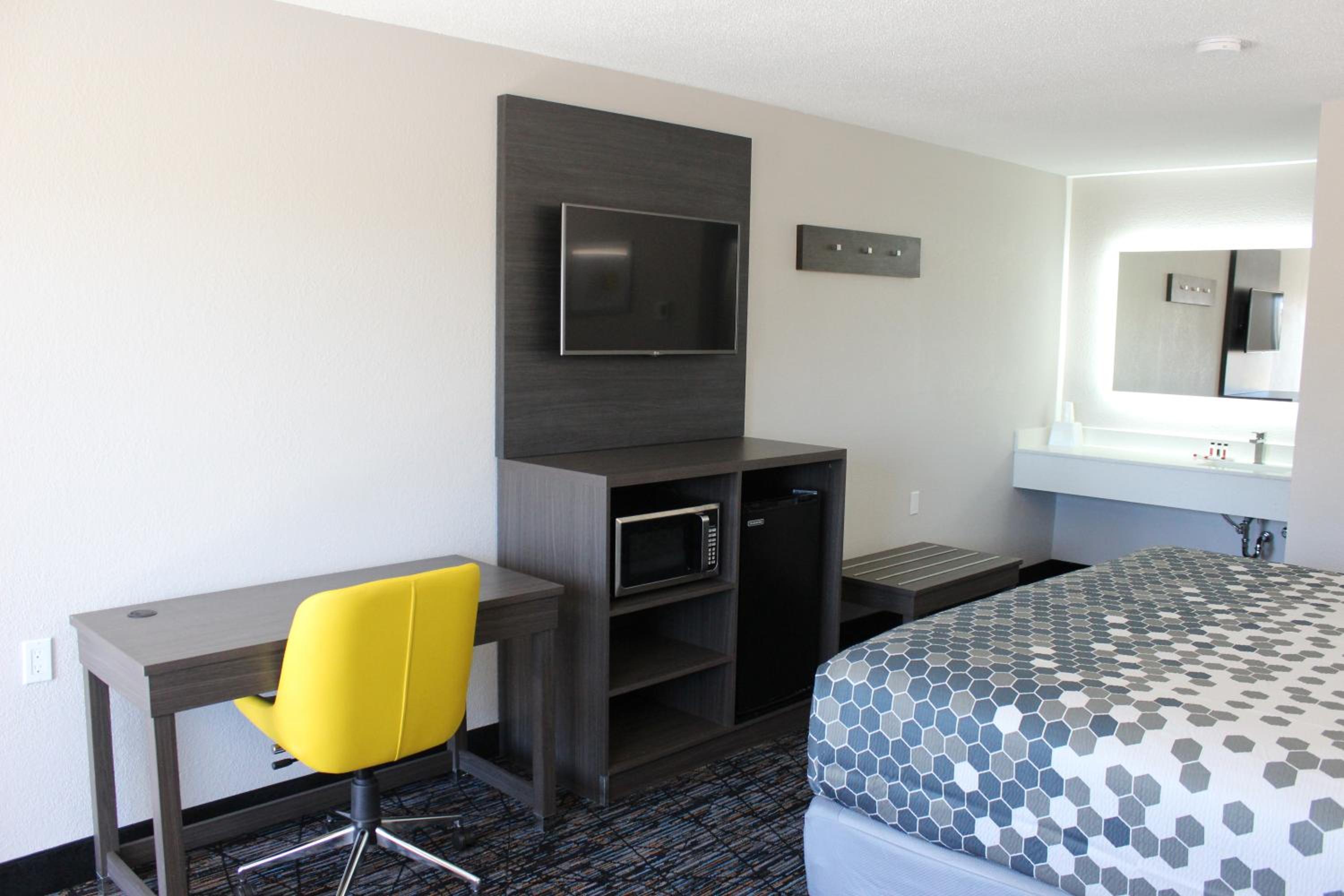 King Room - Non-Smoking photo 2