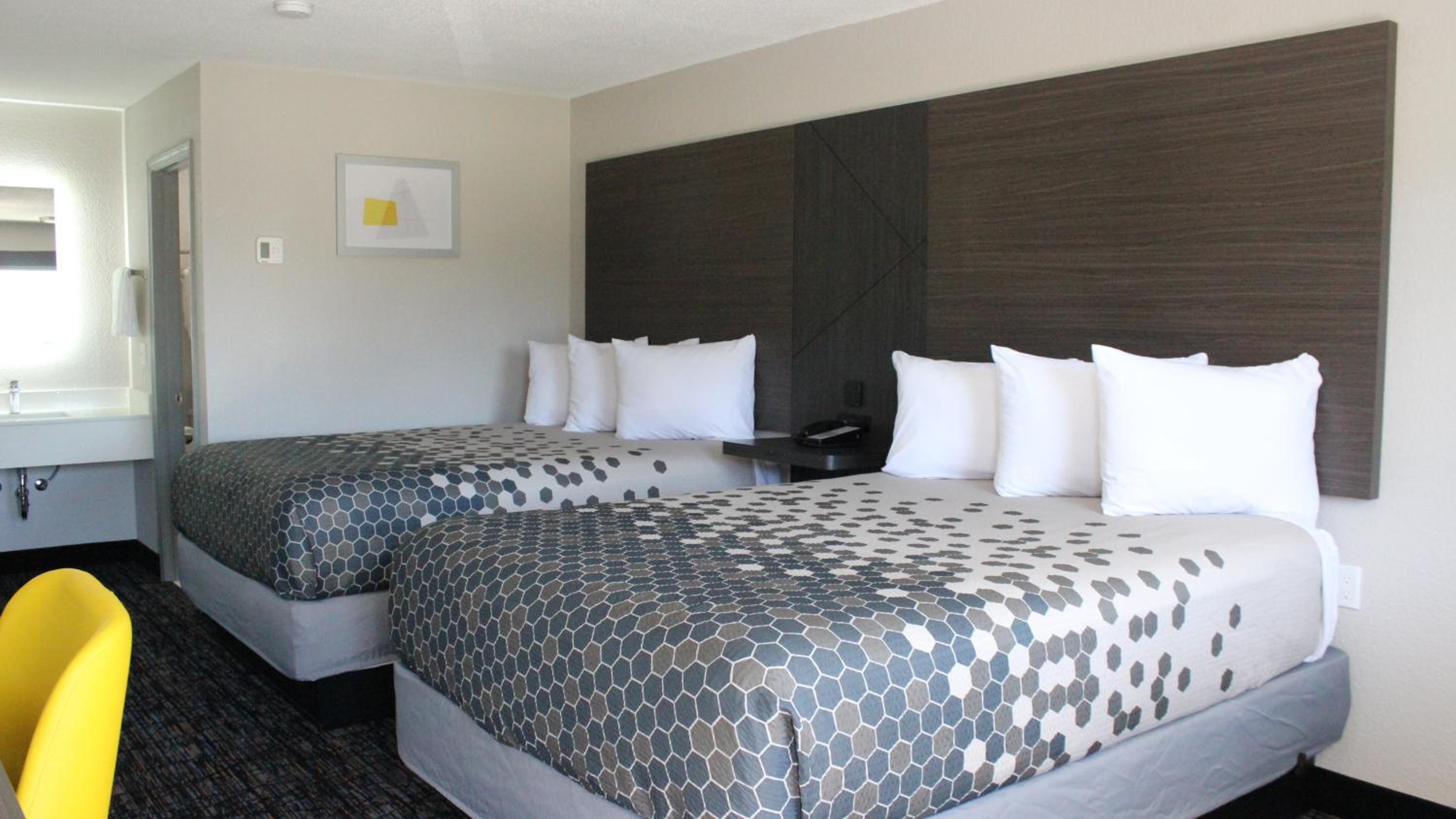 Queen Room with Two Queen Beds - Non-Smoking photo 1