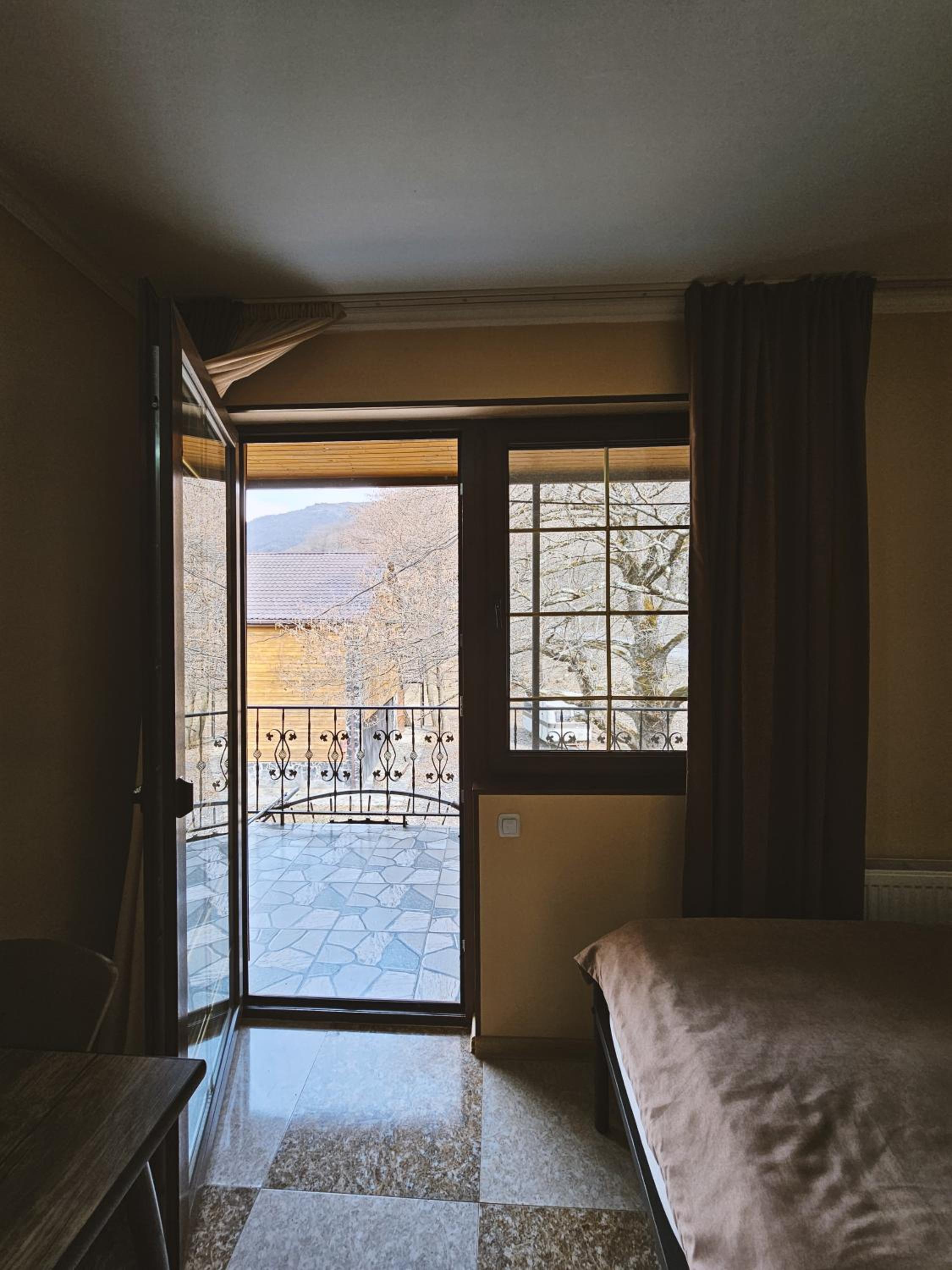 Twin Room with Private Bathroom photo 2