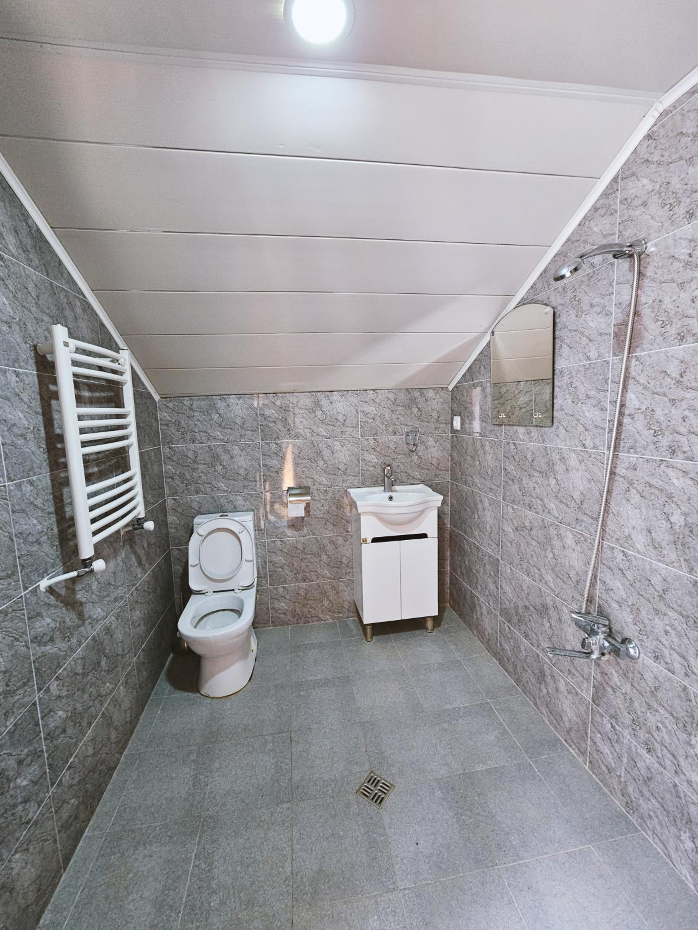 Twin Room with Private Bathroom photo 2