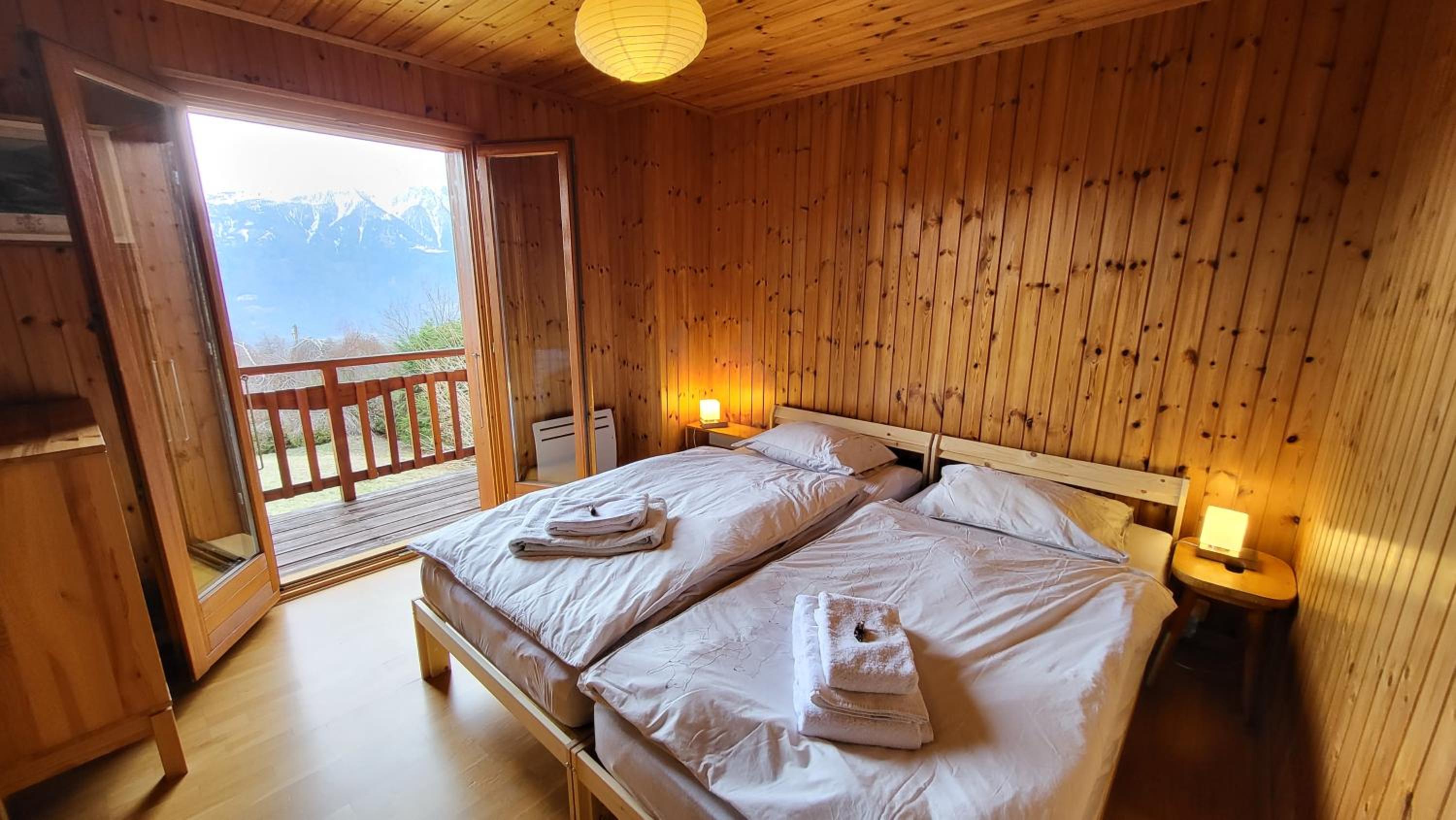 Three-Bedroom Chalet With Private Garden photo 1