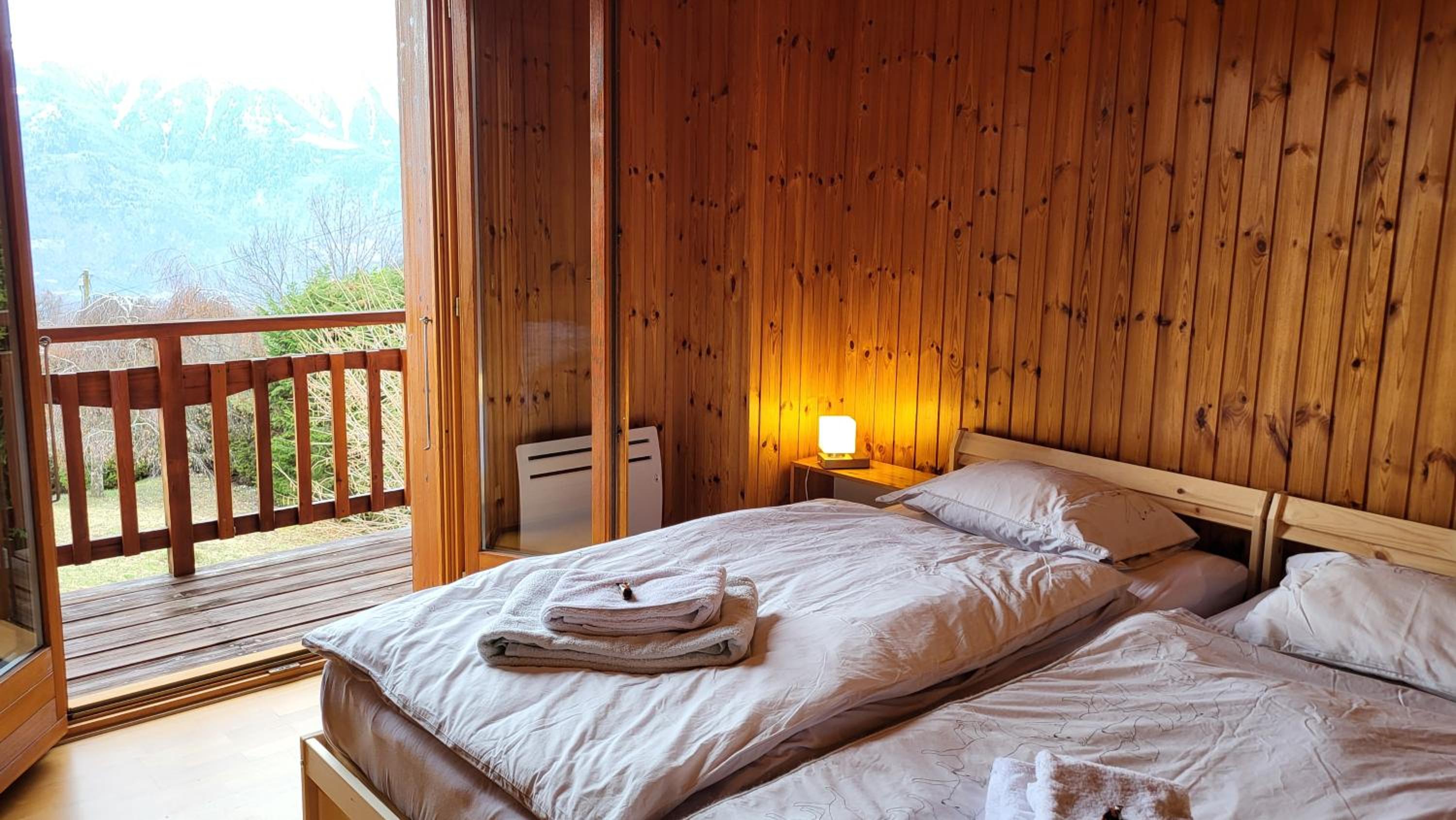 Three-Bedroom Chalet With Private Garden photo 3