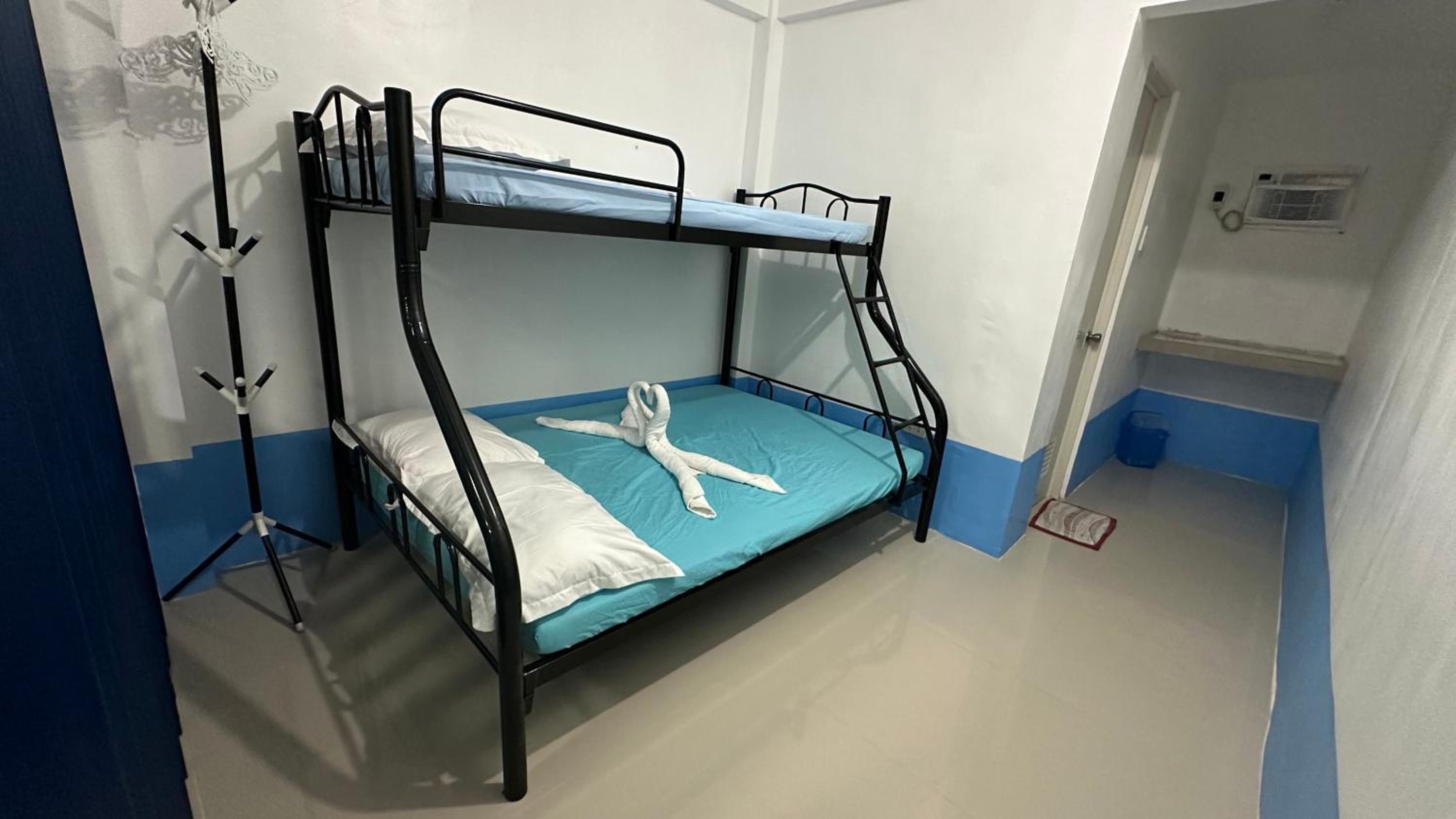 Basic Triple Room photo 2