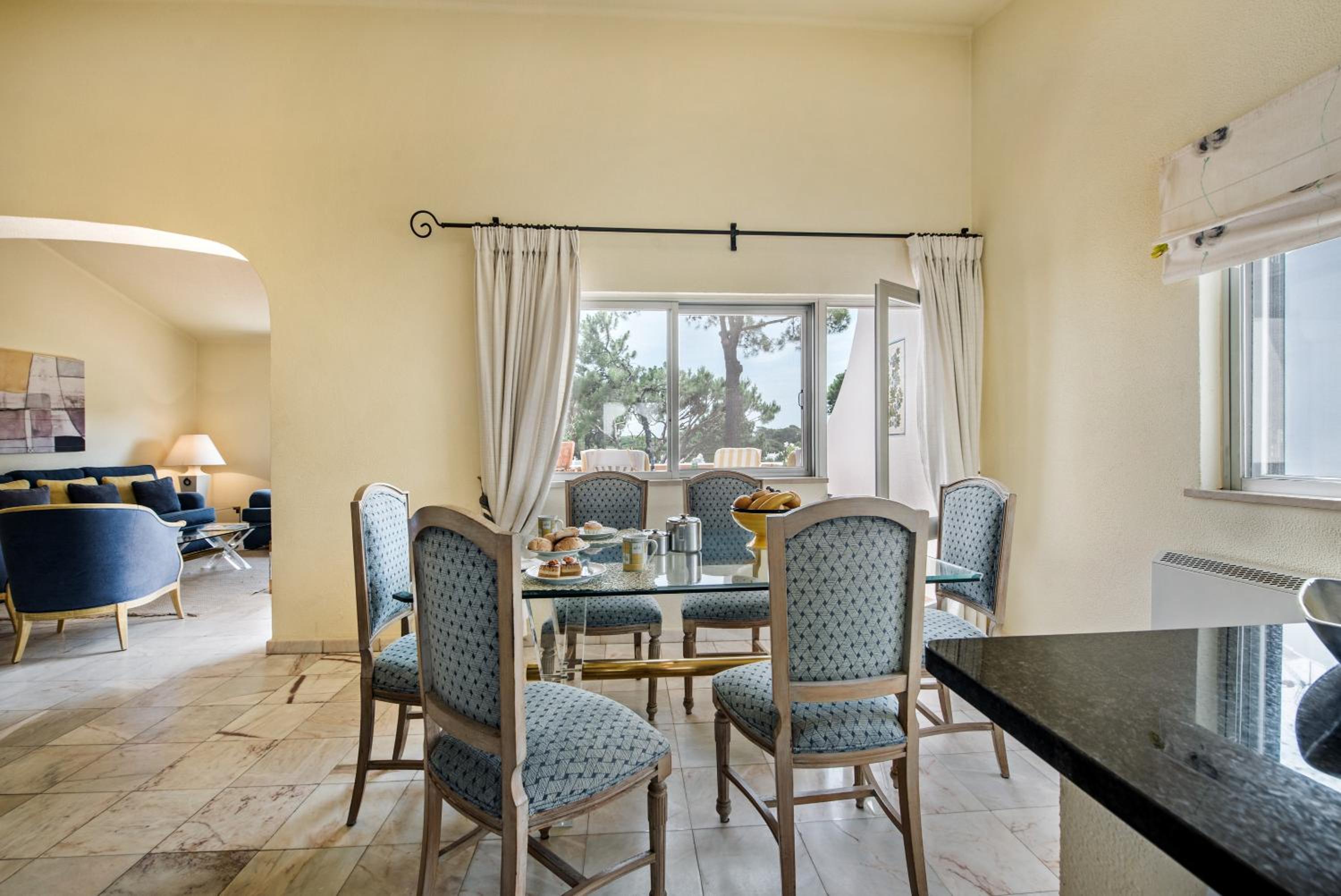 Three-Bedroom Premium Apartment with Balcony photo 2