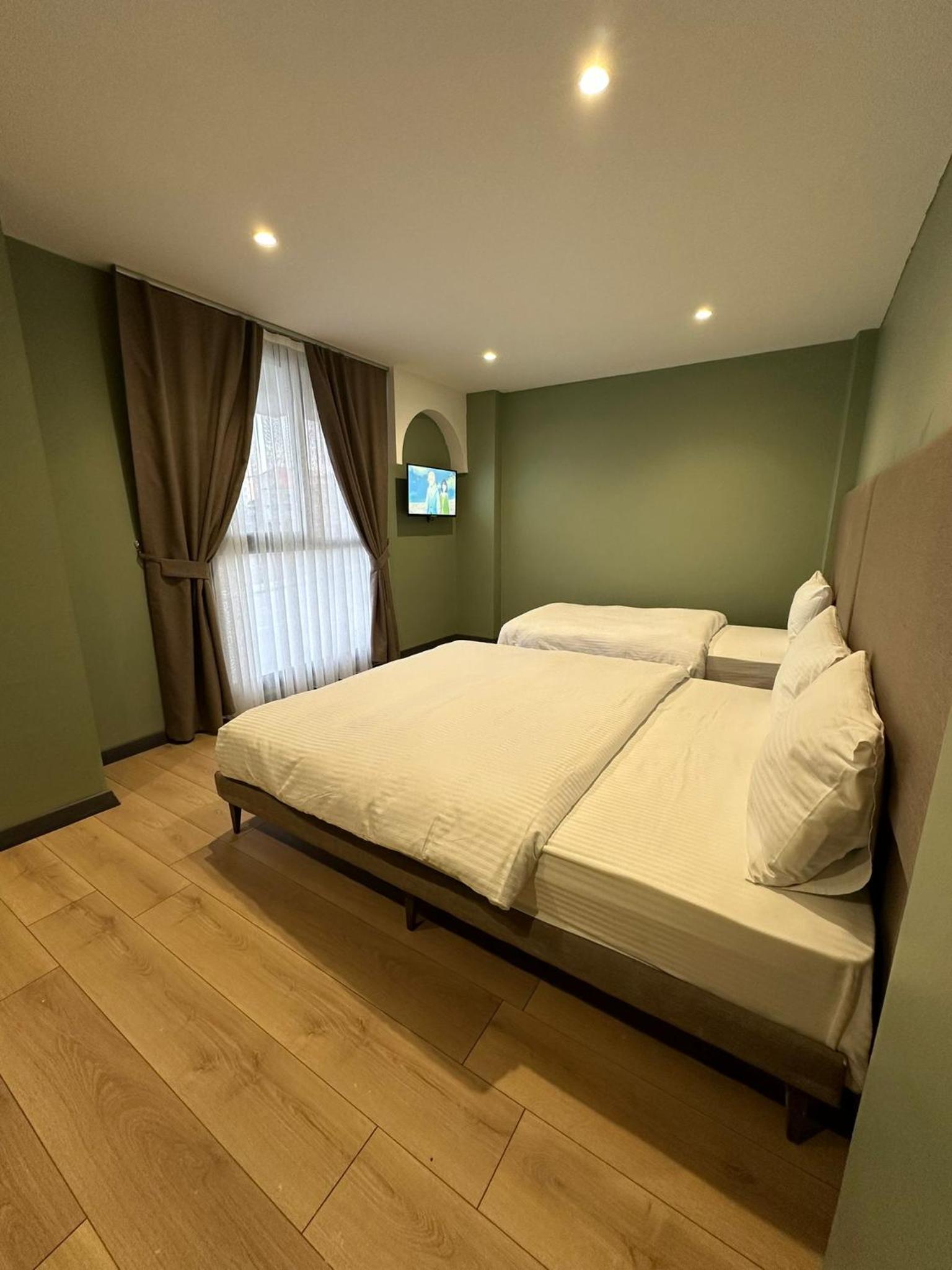 Deluxe Family Room - Photo 5