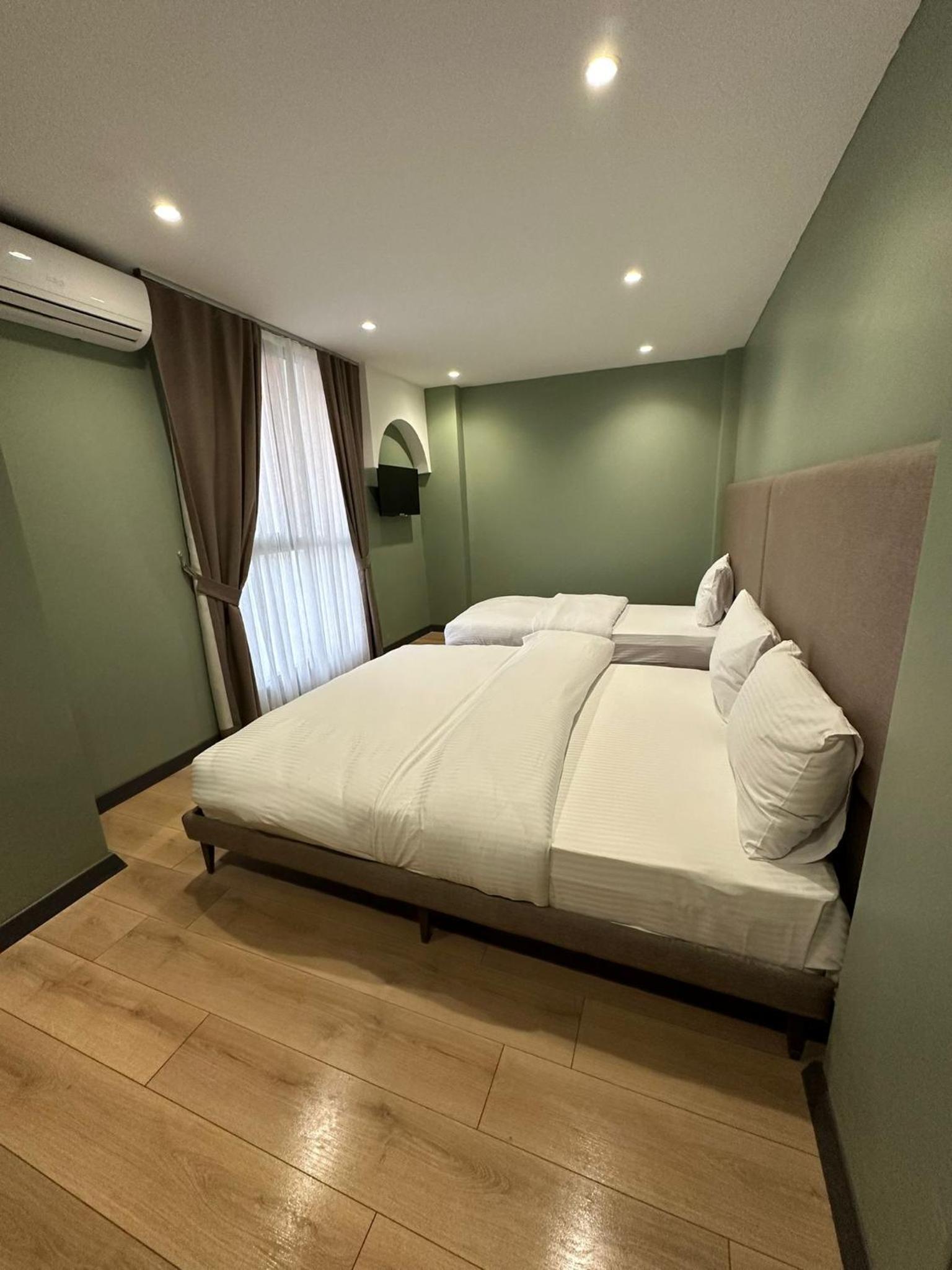 Deluxe Family Room - Photo 7