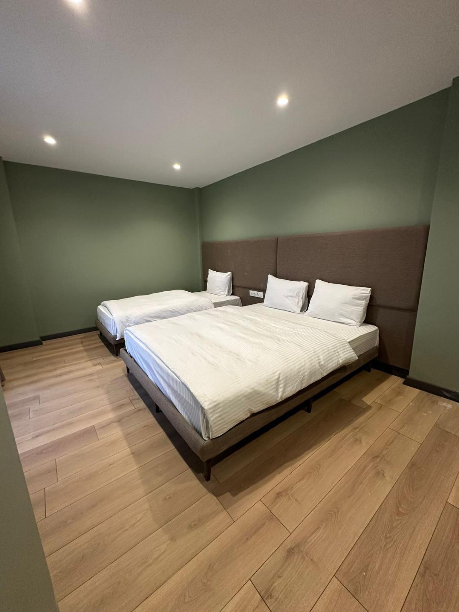 Deluxe Family Room - Photo 2