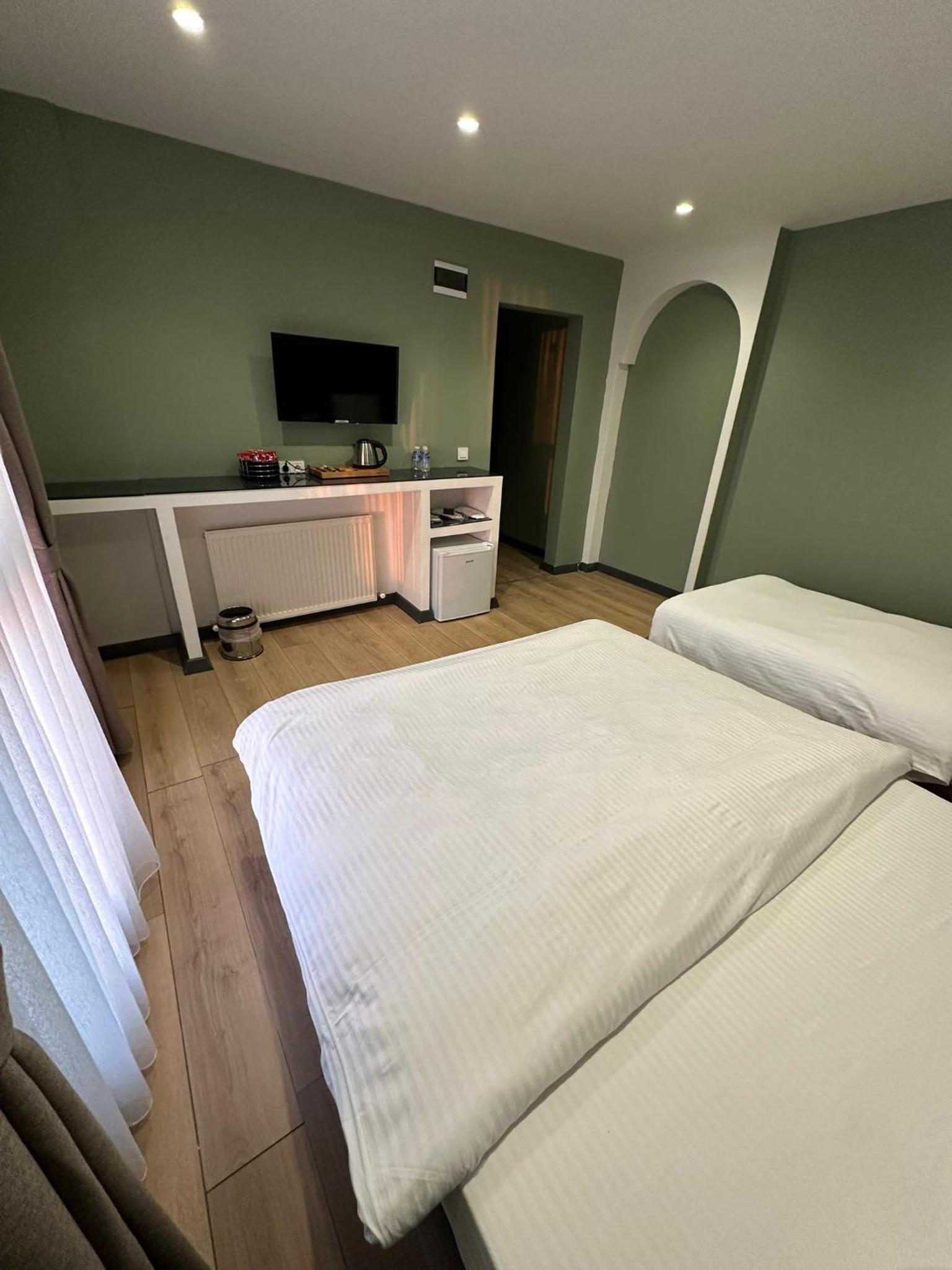 Deluxe Family Room - Photo 9
