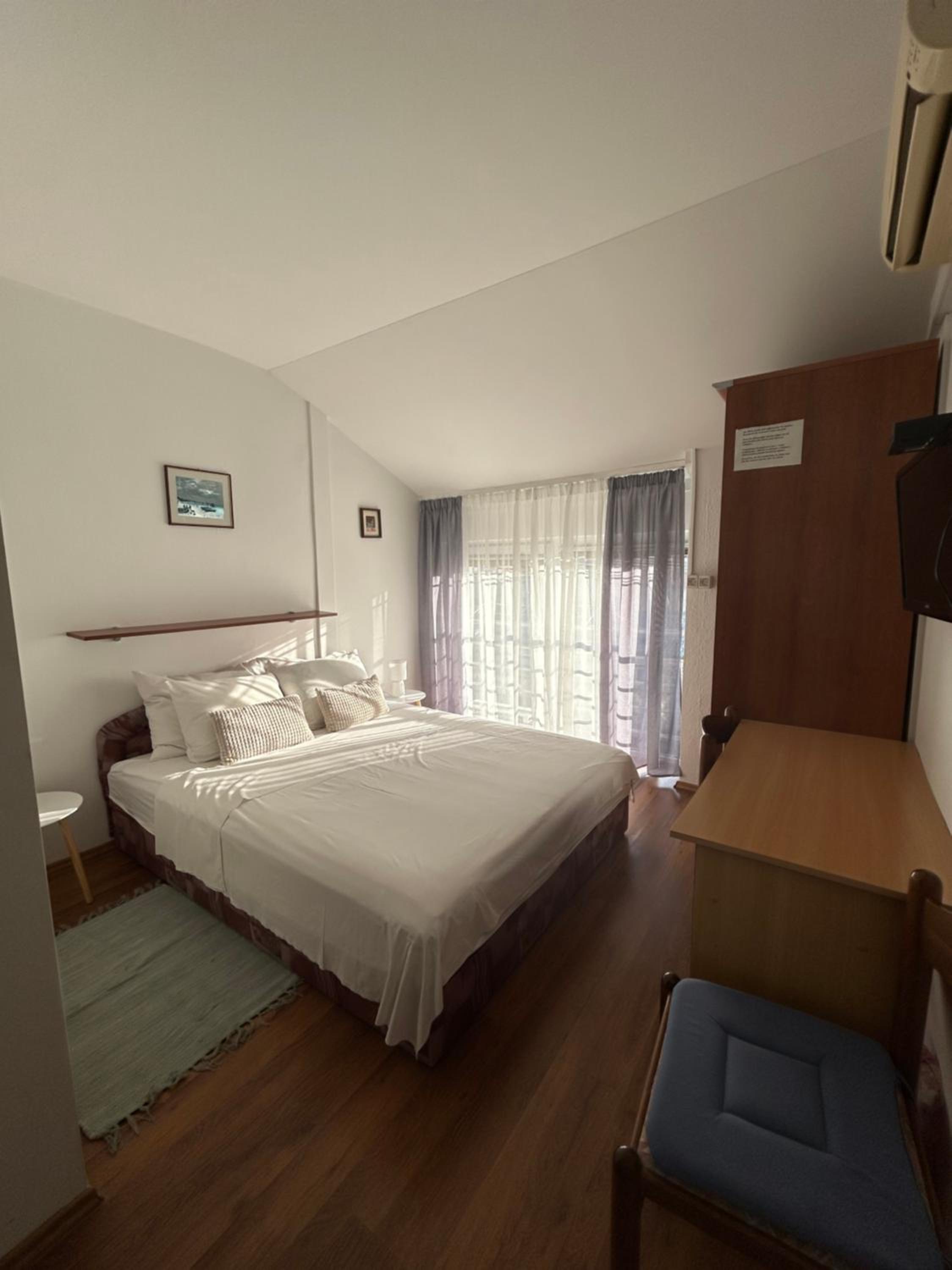 Double Room - Photo 2