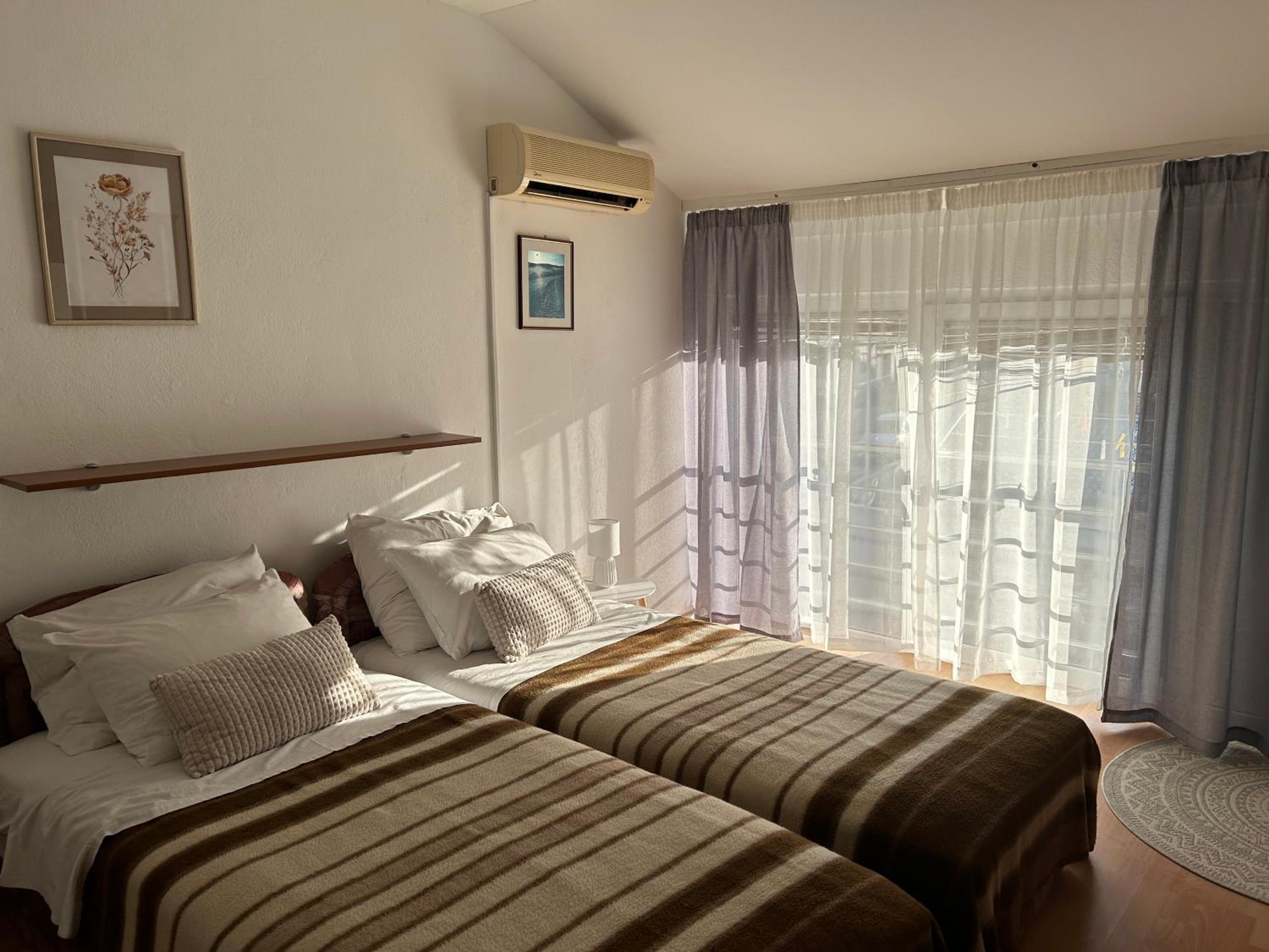 Twin Room - Photo 5