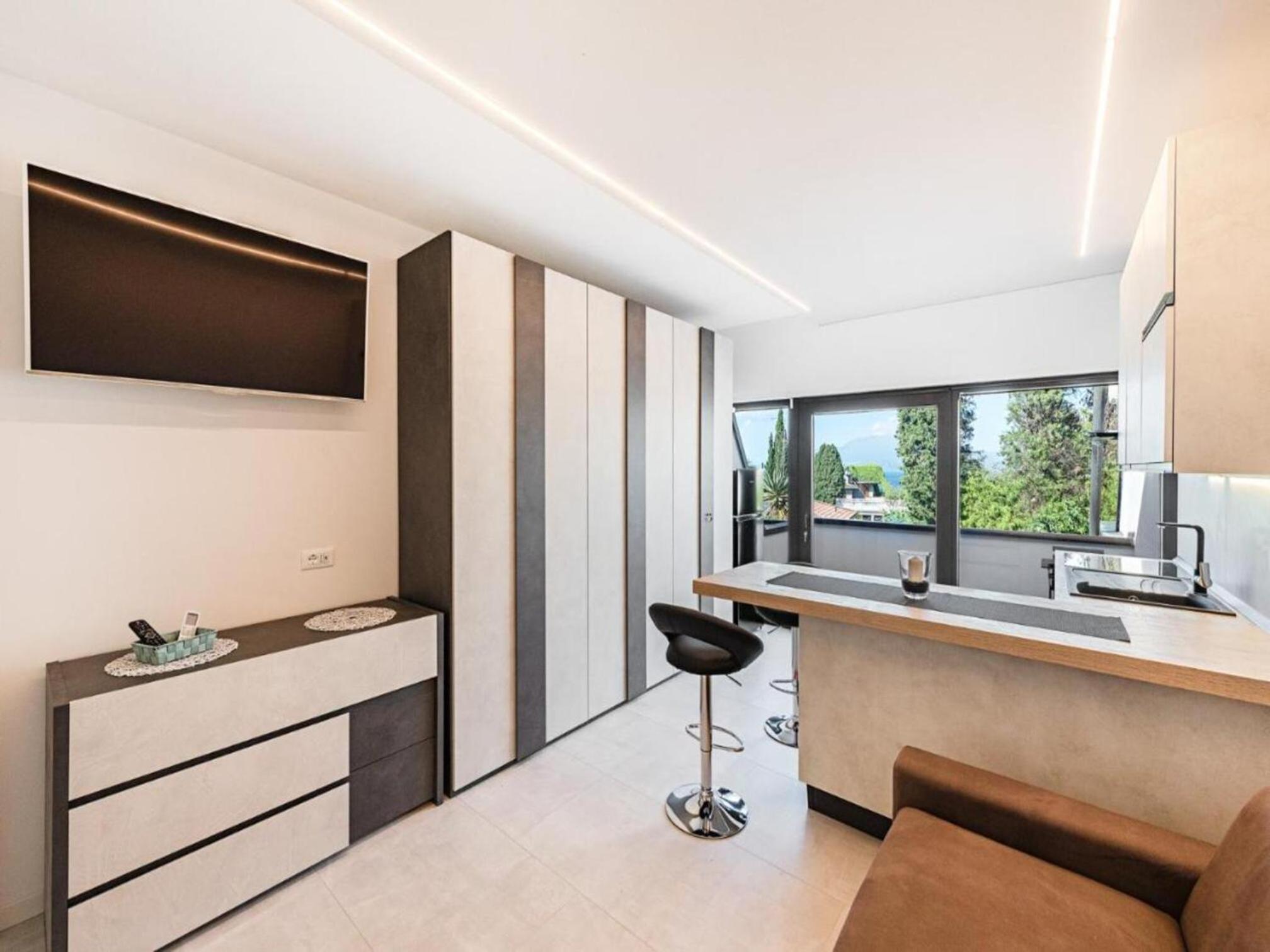 Apartment With Lake View