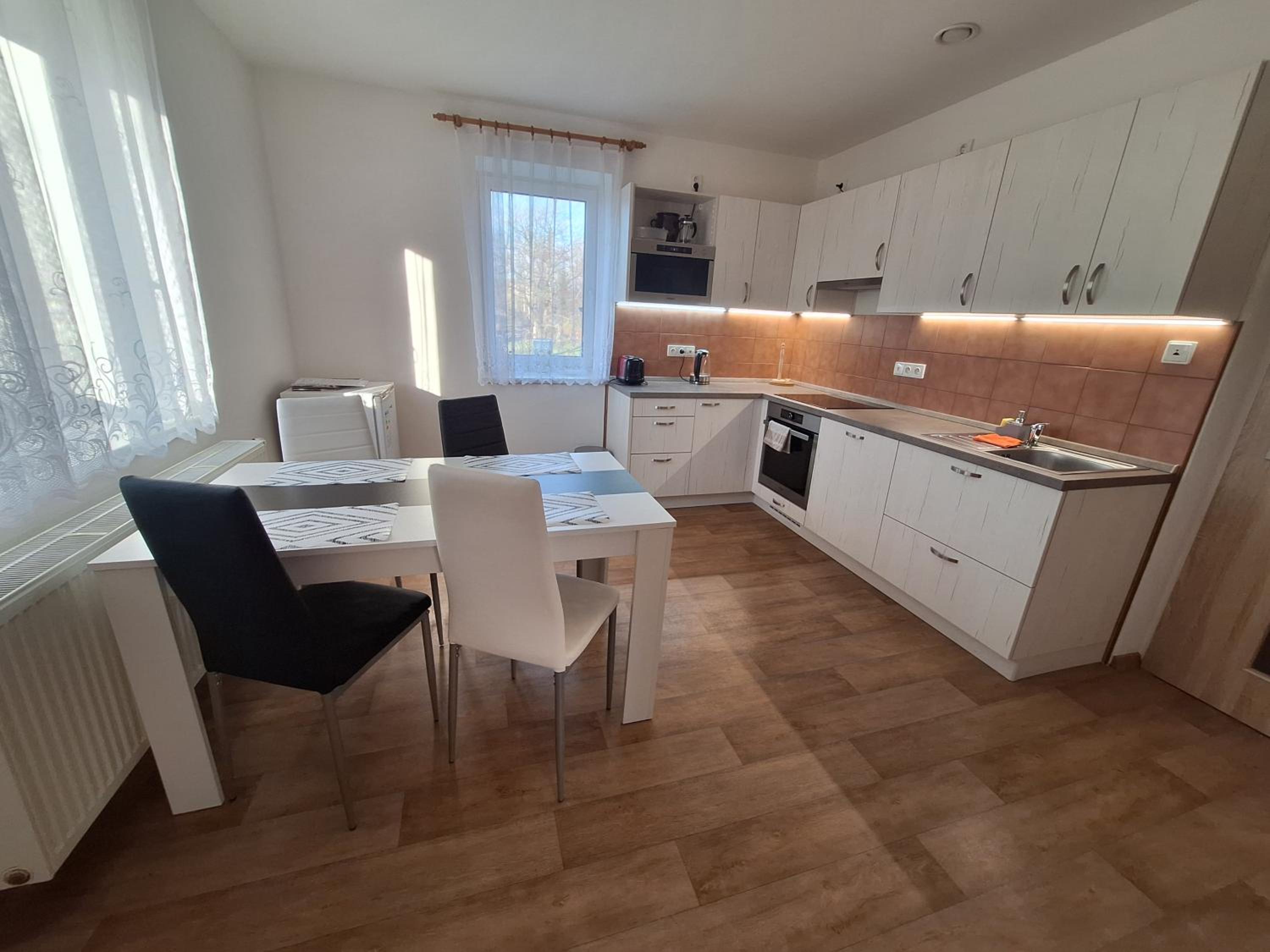 One-Bedroom Apartment - Photo 5