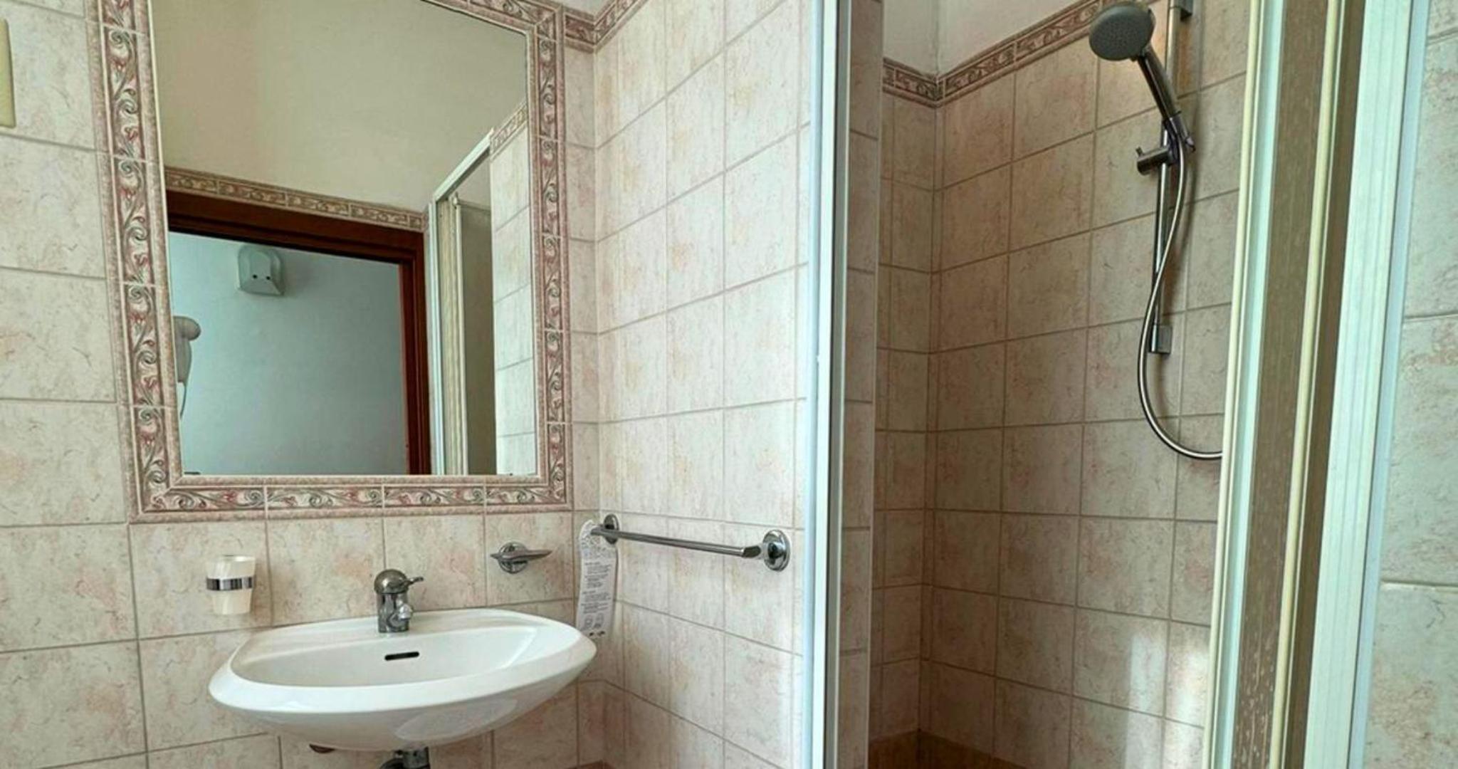 Standard Double or Twin Room - Photo 4