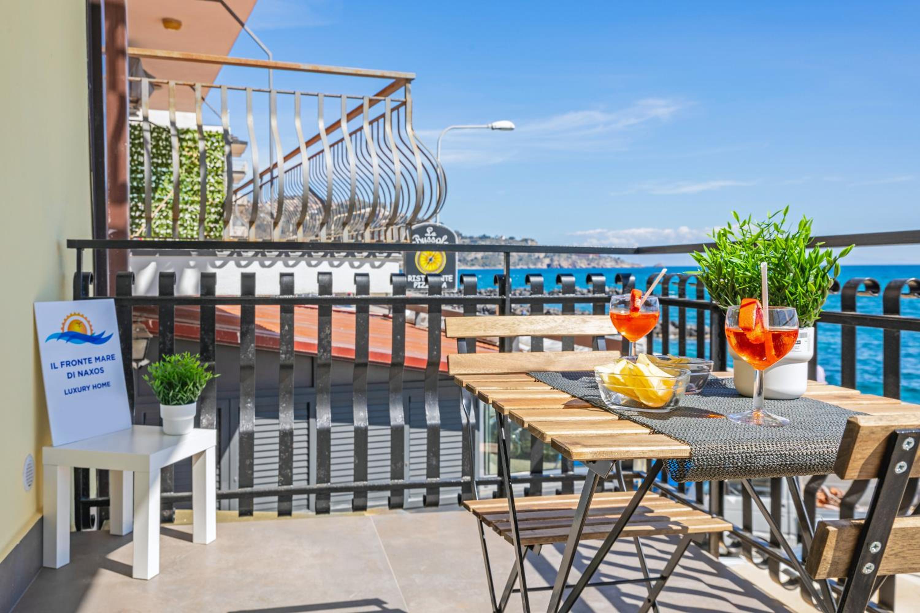 Two-Bedroom Deluxe Apartment with Ocean View photo 2