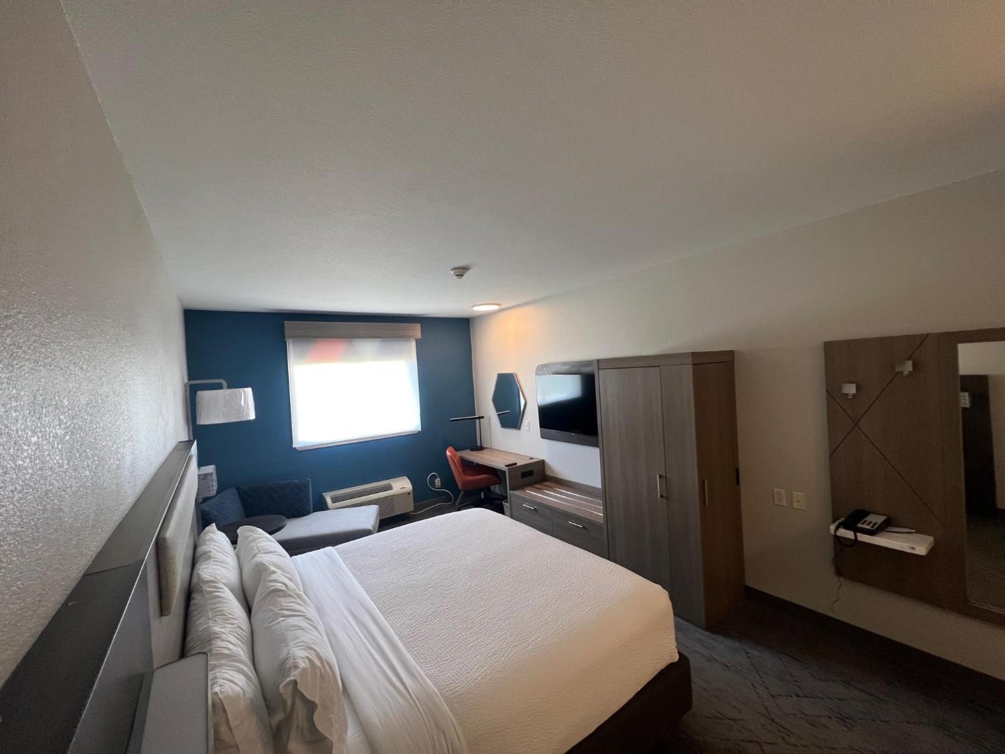 Standard King Room - Photo 2