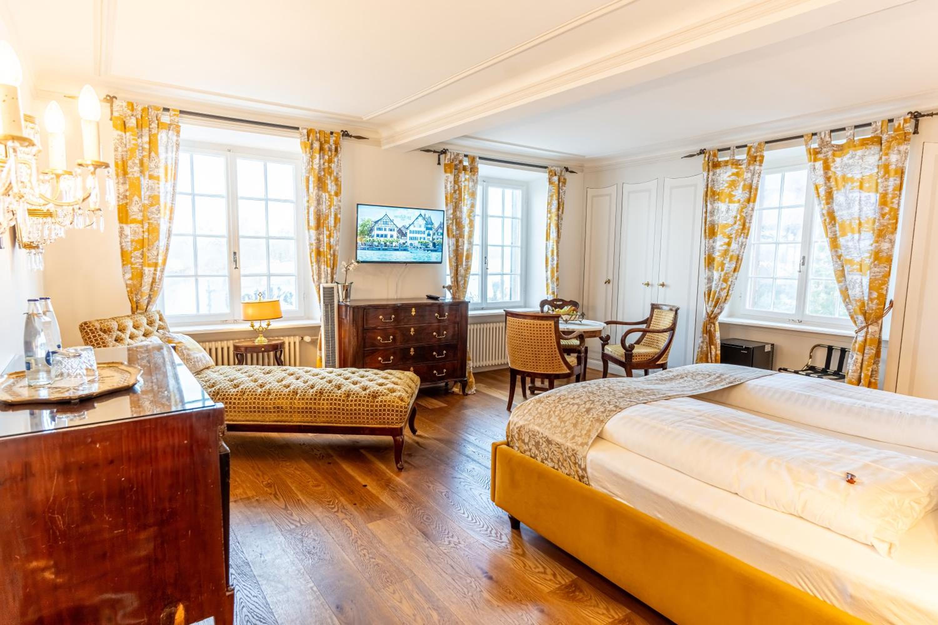 Deluxe Double Room with Lake View - Photo 18