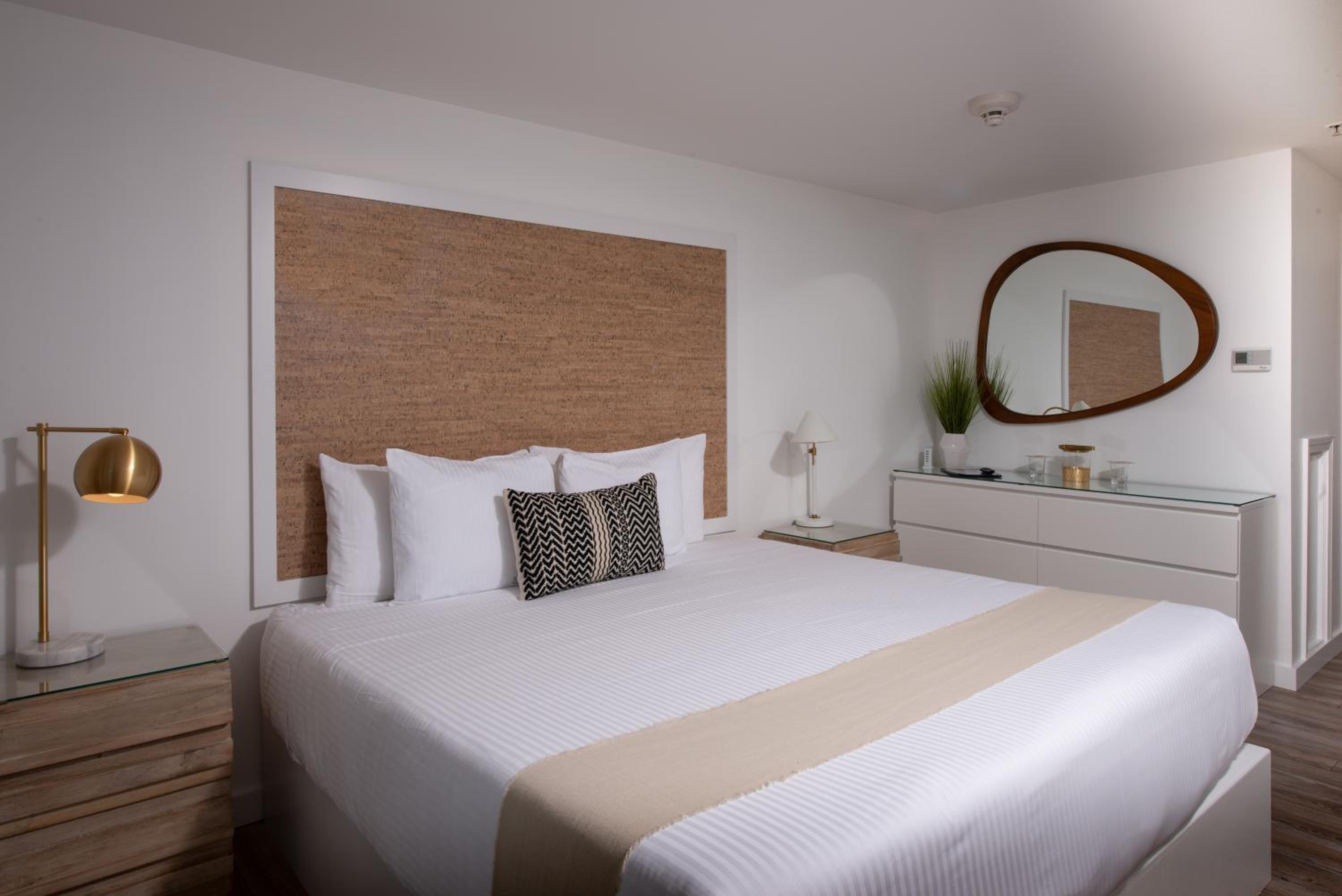 Deluxe King Room photo 3