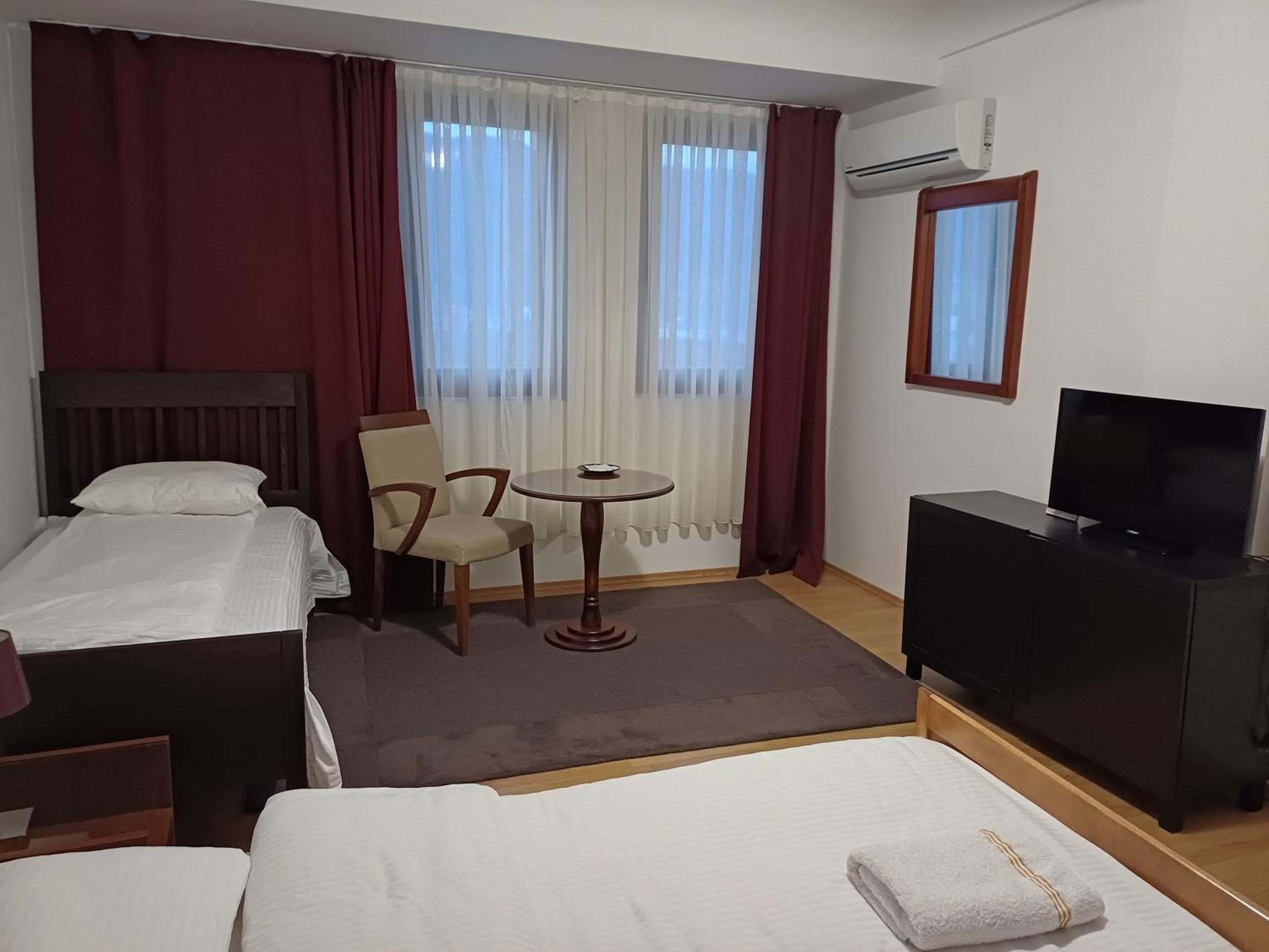 Triple Room with City View