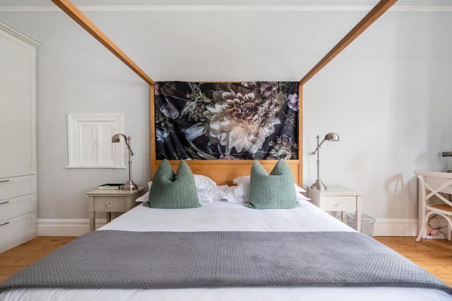 Honeymoon Suite