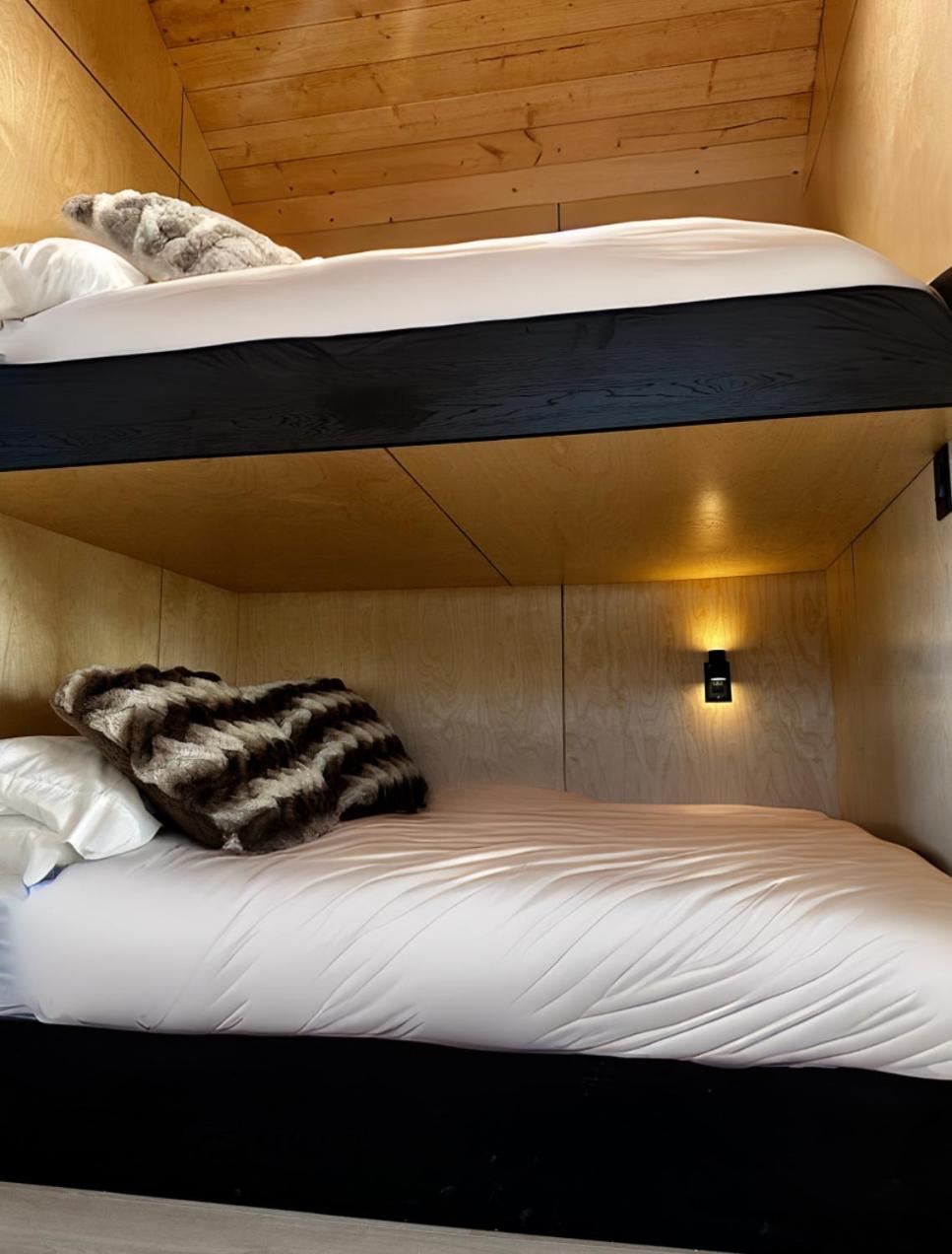 Deluxe Room - Photo 12